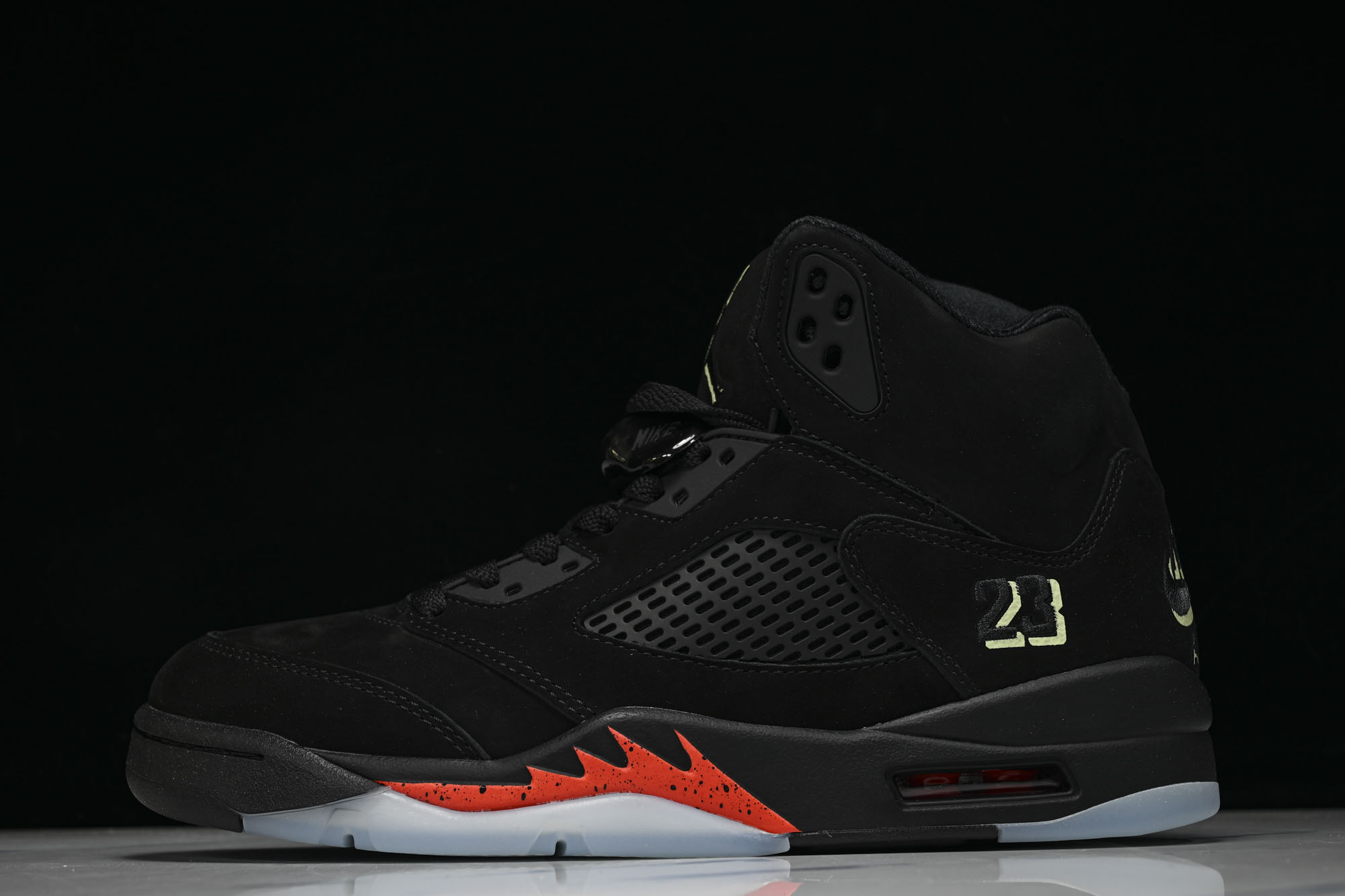 Air Jordan 5 Retro OG AJ5 乔5万圣节 HQ7978-001 #YZ000 整鞋以黑色为主鞋面,