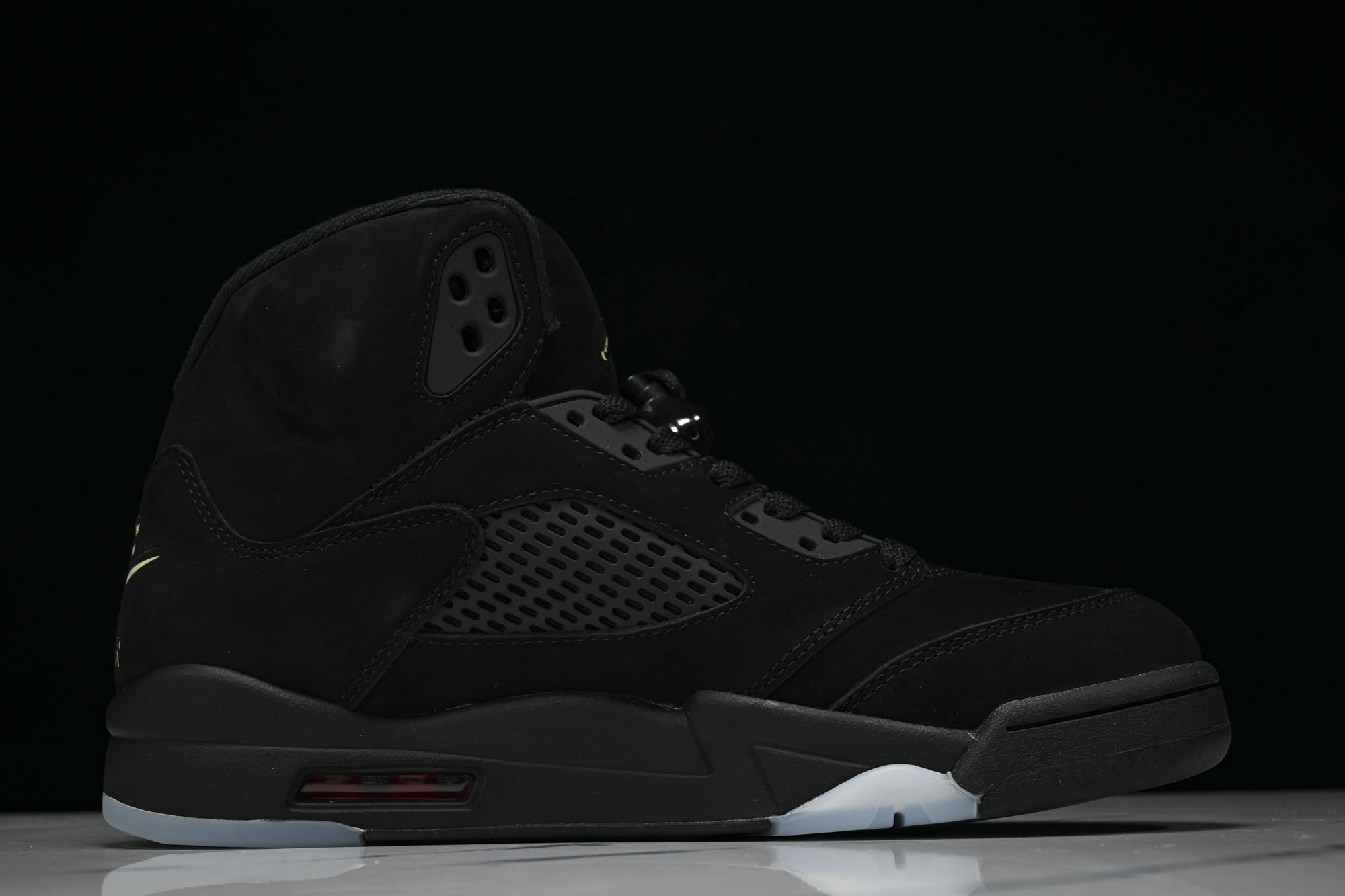 Air Jordan 5 Retro OG AJ5 乔5万圣节 HQ7978-001 #YZ000 整鞋以黑色为主鞋面,