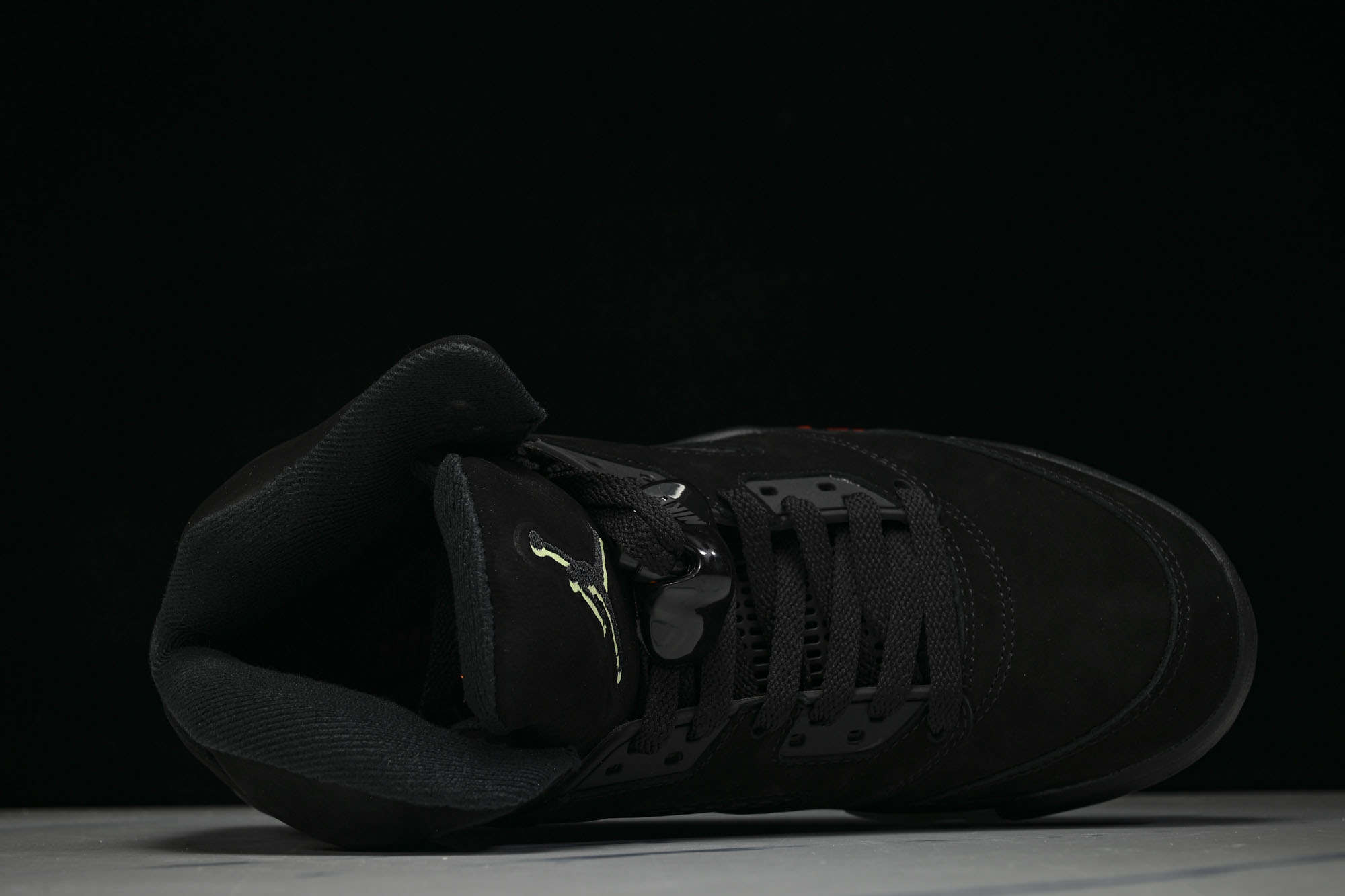 Air Jordan 5 Retro OG AJ5 乔5万圣节 HQ7978-001 #YZ000 整鞋以黑色为主鞋面,
