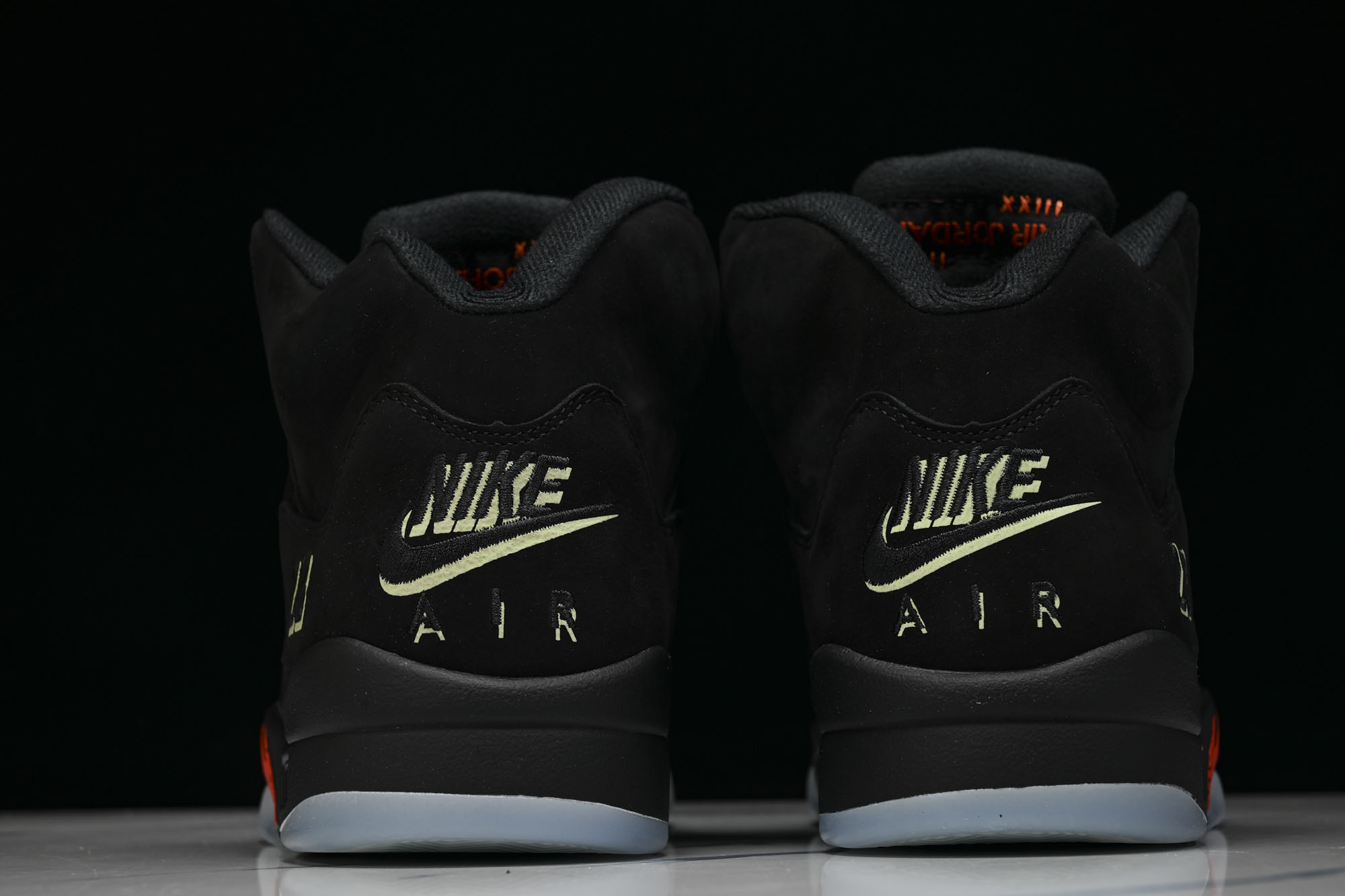 Air Jordan 5 Retro OG AJ5 乔5万圣节 HQ7978-001 #YZ000 整鞋以黑色为主鞋面,