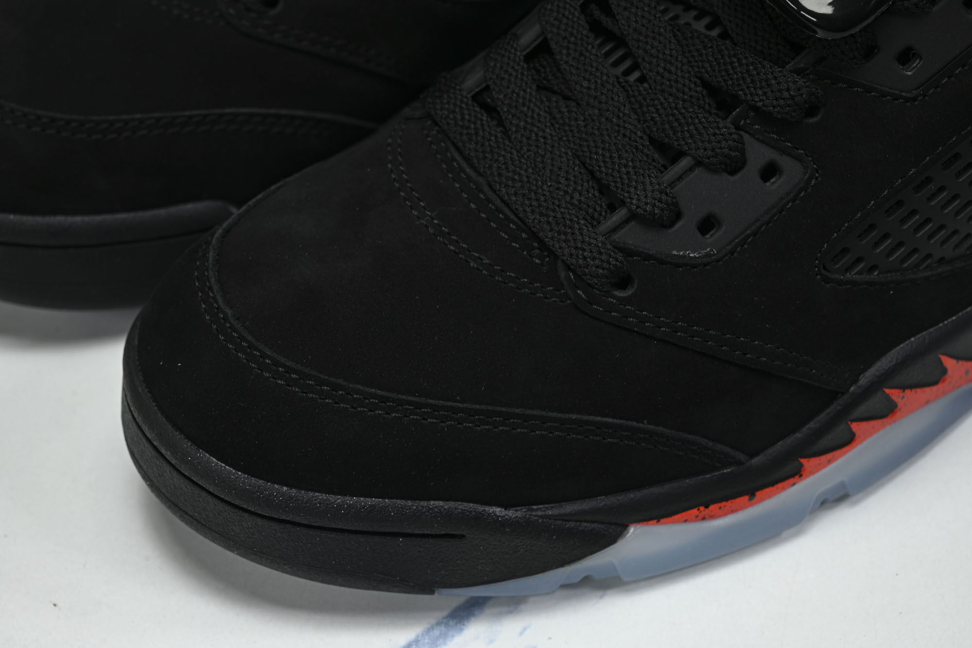 Air Jordan 5 Retro OG AJ5 乔5万圣节 HQ7978-001 #YZ000 整鞋以黑色为主鞋面,