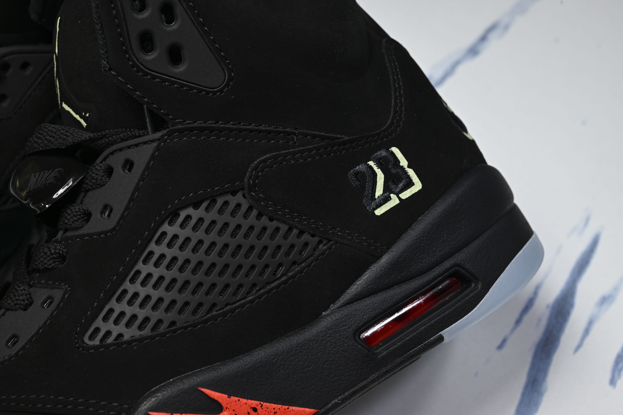 Air Jordan 5 Retro OG AJ5 乔5万圣节 HQ7978-001 #YZ000 整鞋以黑色为主鞋面,