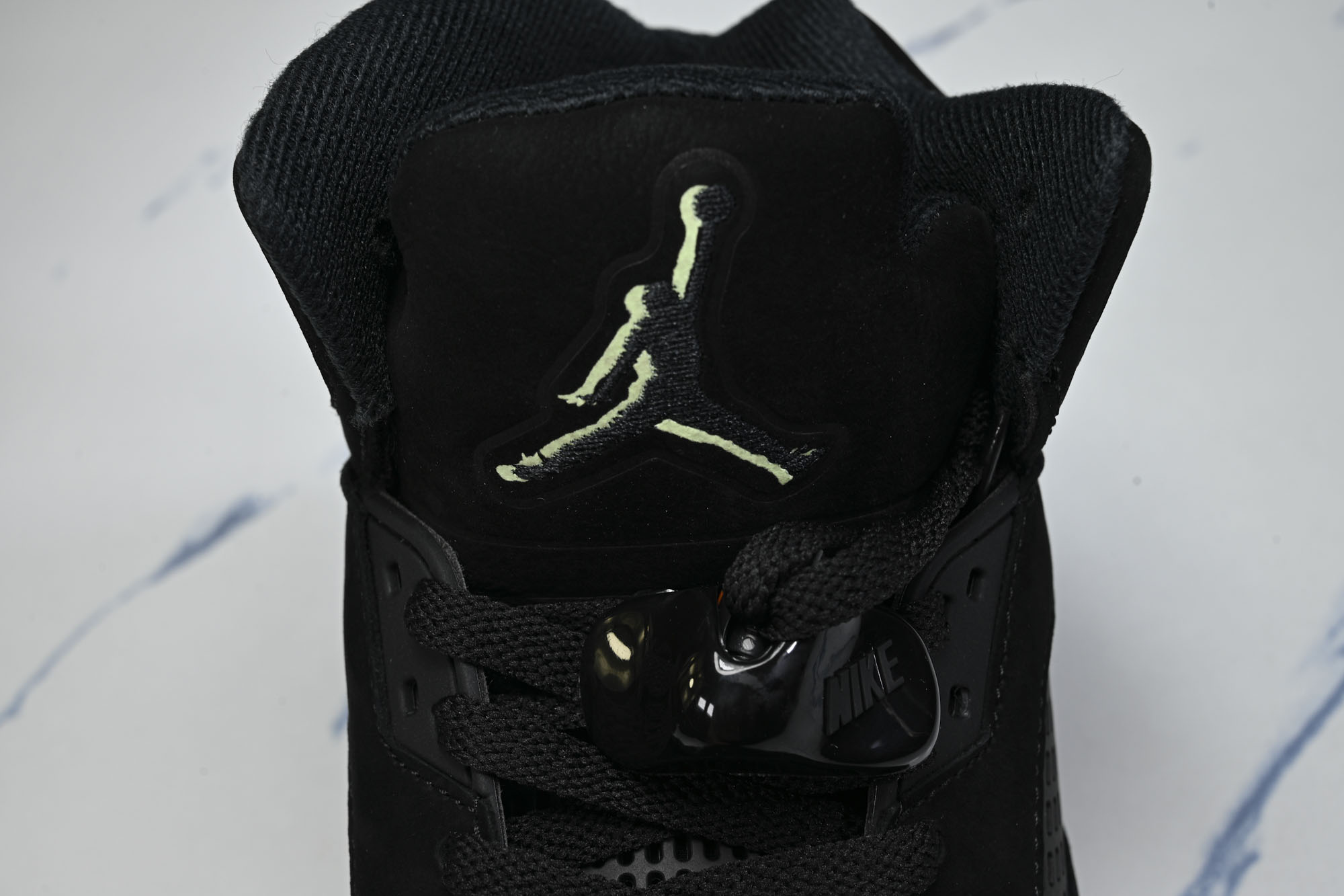 Air Jordan 5 Retro OG AJ5 乔5万圣节 HQ7978-001 #YZ000 整鞋以黑色为主鞋面,