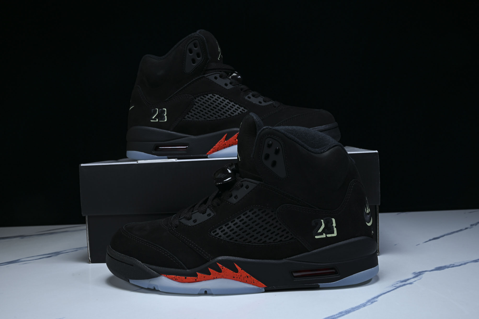 Air Jordan 5 Retro OG AJ5 乔5万圣节 HQ7978-001 #YZ000 整鞋以黑色为主鞋面,
