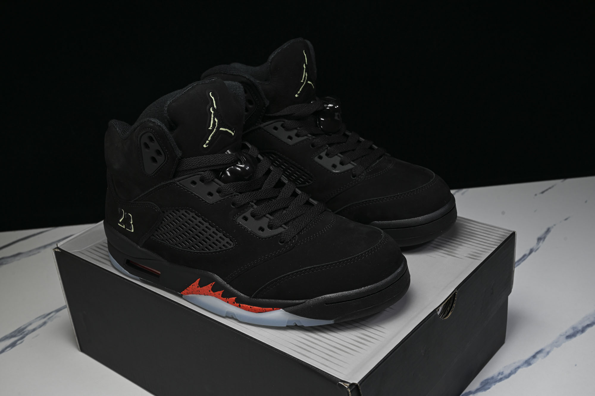 Air Jordan 5 Retro OG AJ5 乔5万圣节 HQ7978-001 #YZ000 整鞋以黑色为主鞋面,