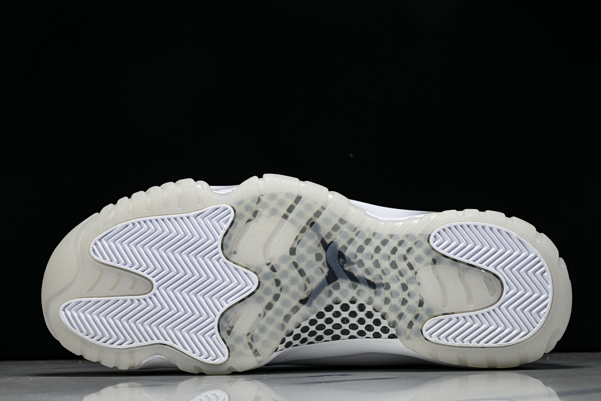 Comme des Garçons × Jordan Air Jordan 11 白色 IV7639-100 #YZ02 Comme des Garçons × Jordan Air Jordan 11 白色 IV7639-100 #YZ02