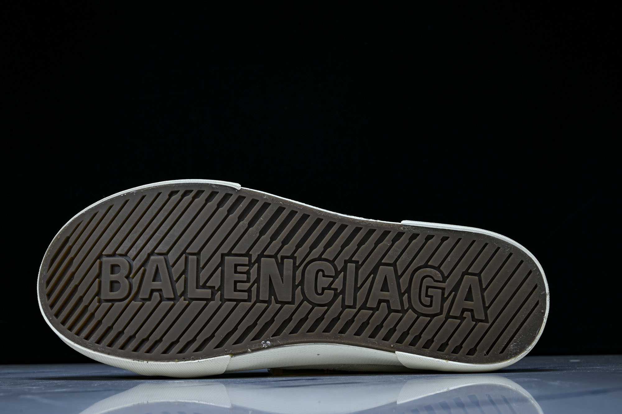 Balenciaga Paris Low 巴黎世家磨损做旧低帮系带时尚拖鞋 W3PS19016 #YZ018 35 36 Balenciaga Paris Low 巴黎世家磨损做旧低帮系带时尚拖鞋 W3PS19016 #YZ018 35 36