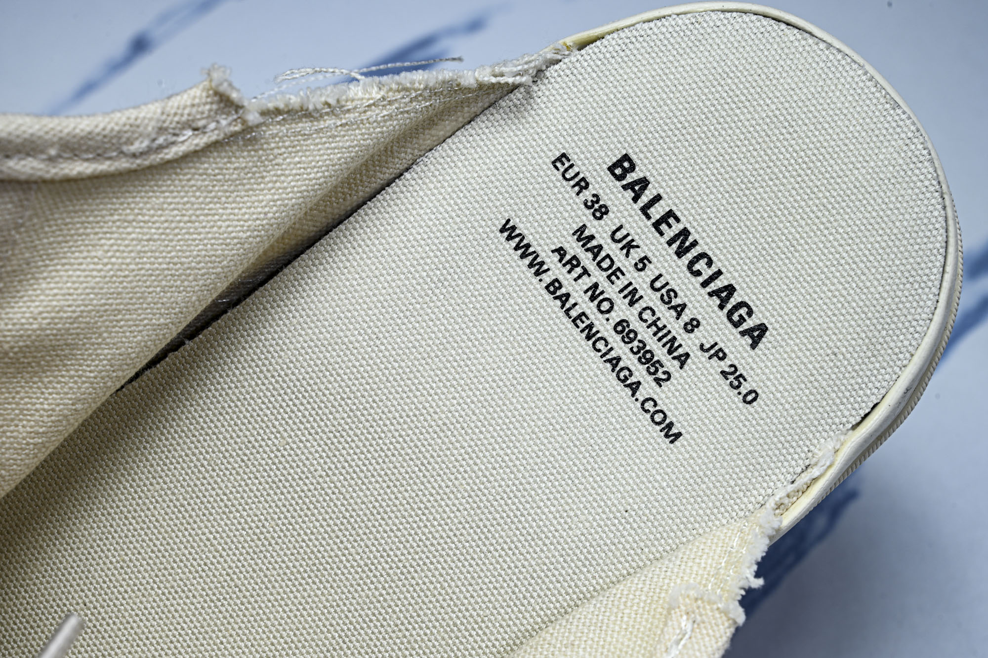 Balenciaga Paris Low 巴黎世家磨损做旧低帮系带时尚拖鞋 W3PS19016 #YZ018 35 36 Balenciaga Paris Low 巴黎世家磨损做旧低帮系带时尚拖鞋 W3PS19016 #YZ018 35 36