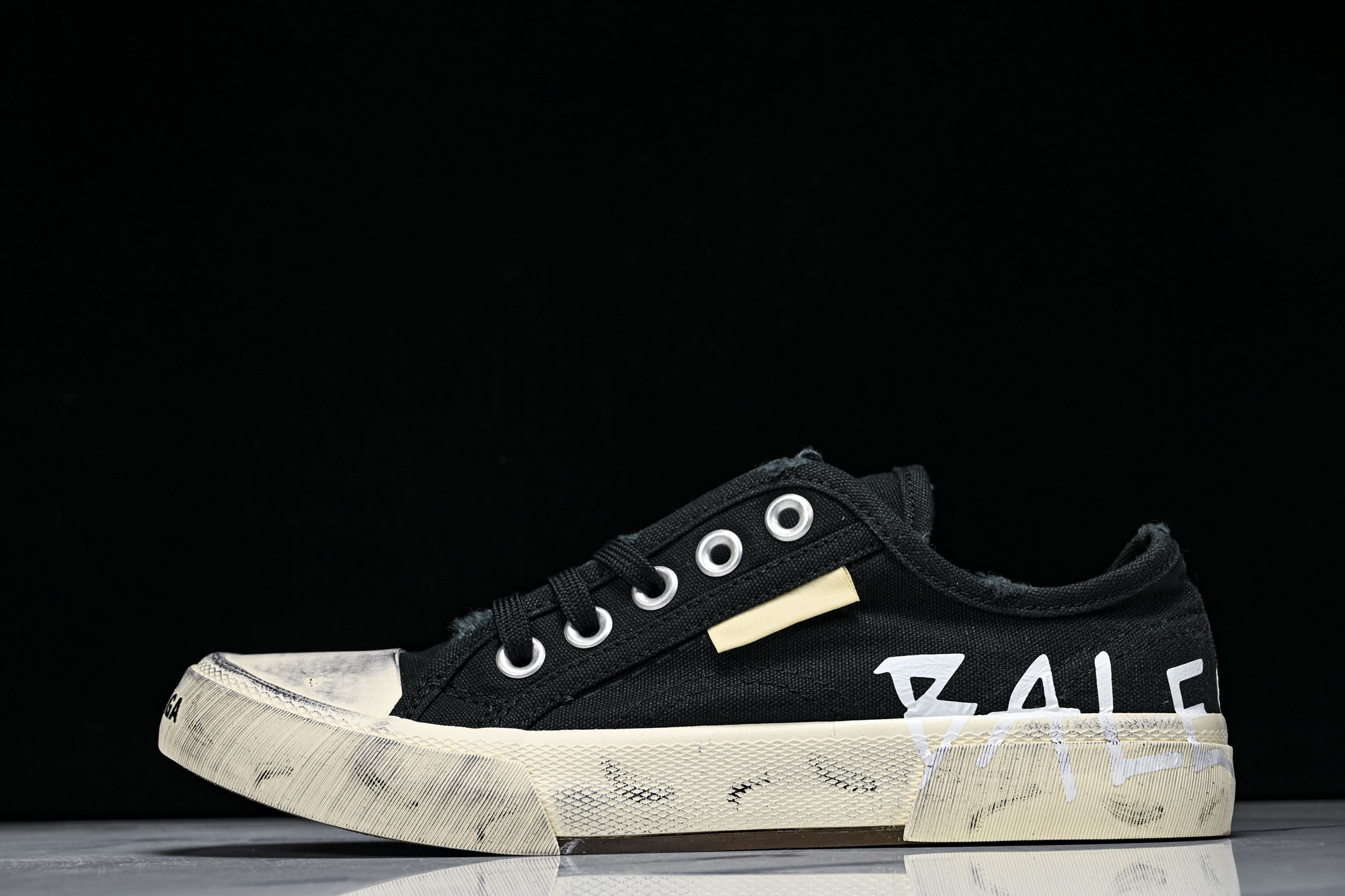 Balenciaga Paris Low 巴黎世家磨损做旧低帮系带时尚拖鞋W3RR5-1099 #YZ018 35 36 Balenciaga Paris Low 巴黎世家磨损做旧低帮系带时尚拖鞋W3RR5-1099 #YZ018 35 36