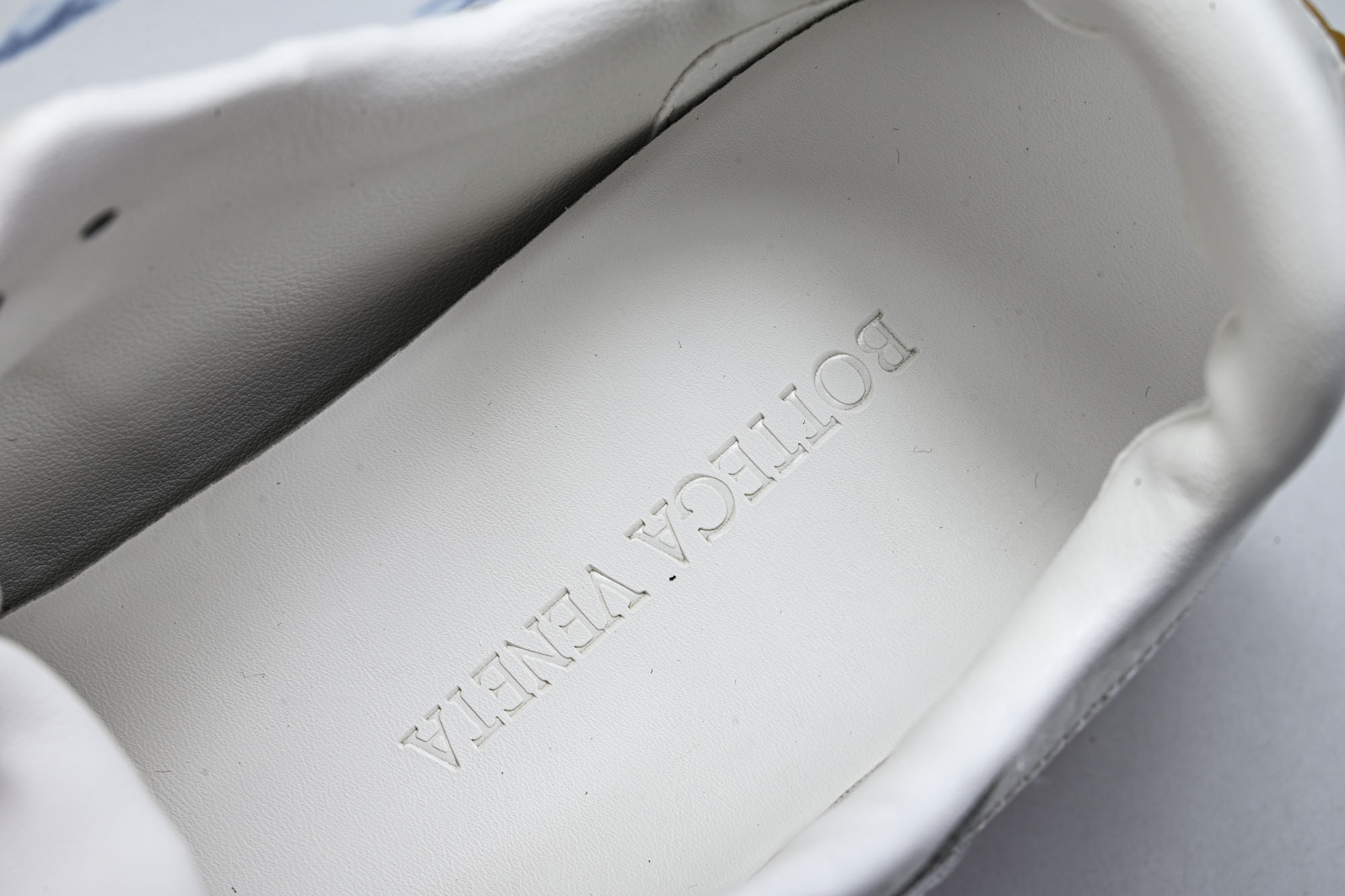 Bottega Veneta 葆蝶家夏季新品男女同款 休闲运动鞋 2026新款 #YZ039 莞产纯原大厂 顶级盒中盒版 Bottega Veneta 葆蝶家夏季新品男女同款 休闲运动鞋 2026新款 #YZ039 莞产纯原大厂 顶级盒中盒版