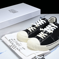 纯原 Maison Margiela New Evolution徽标休闲运动鞋 #YZ010 原版购入开发 做货 鬼才设 纯原 Maison Margiela New Evolution徽标休闲运动鞋 #YZ010 原版购入开发 做货 鬼才设