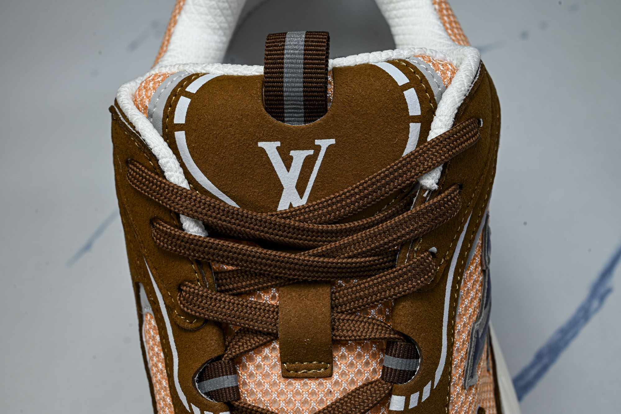 纯原 Louis Vuitton_路易威登男鞋新款运动休闲鞋网眼透气跑步鞋 #YZ000 配送专柜精美包装🛍📦 ✔️面料