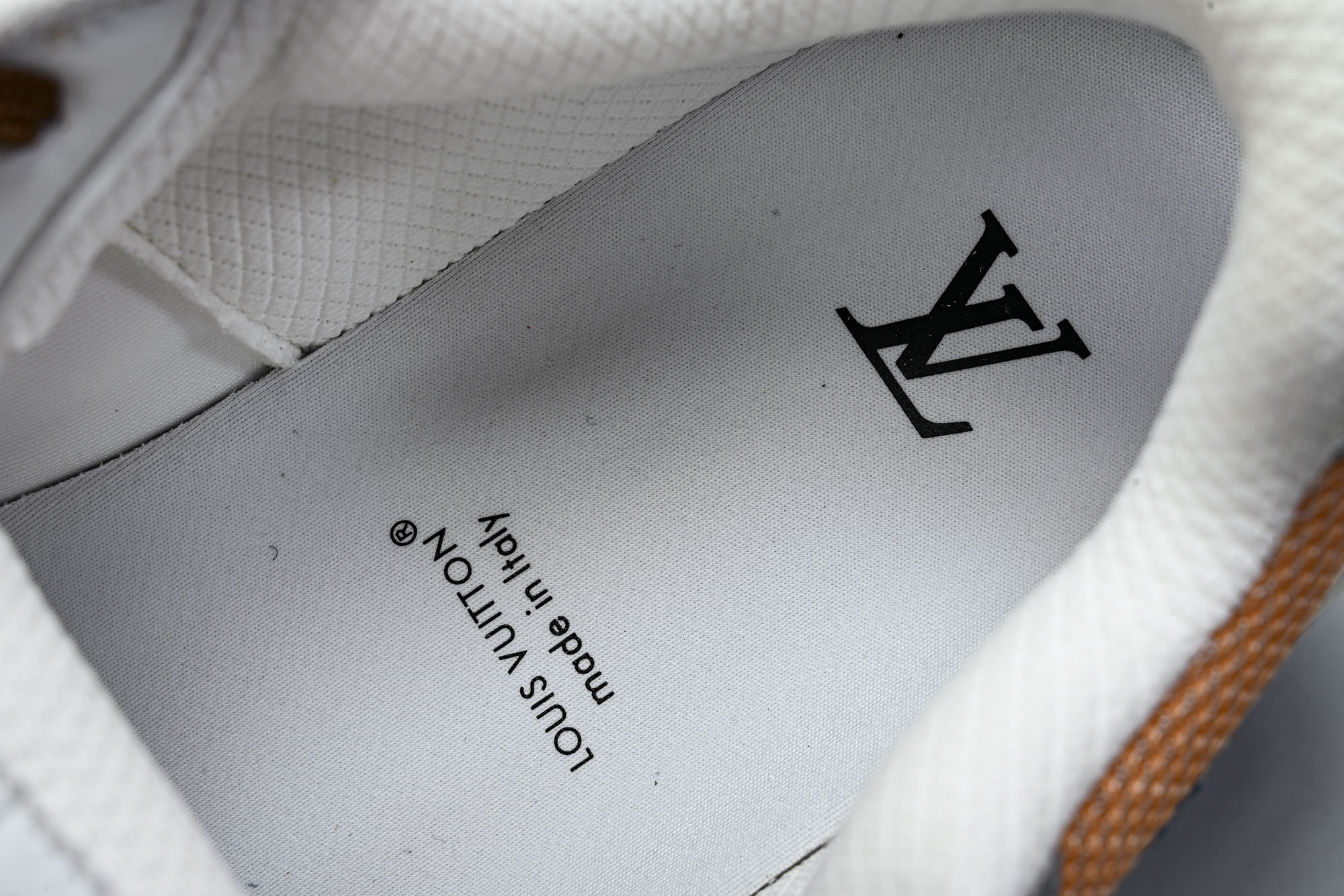 纯原 Louis Vuitton_路易威登男鞋新款运动休闲鞋网眼透气跑步鞋 #YZ000 配送专柜精美包装🛍📦 ✔️面料