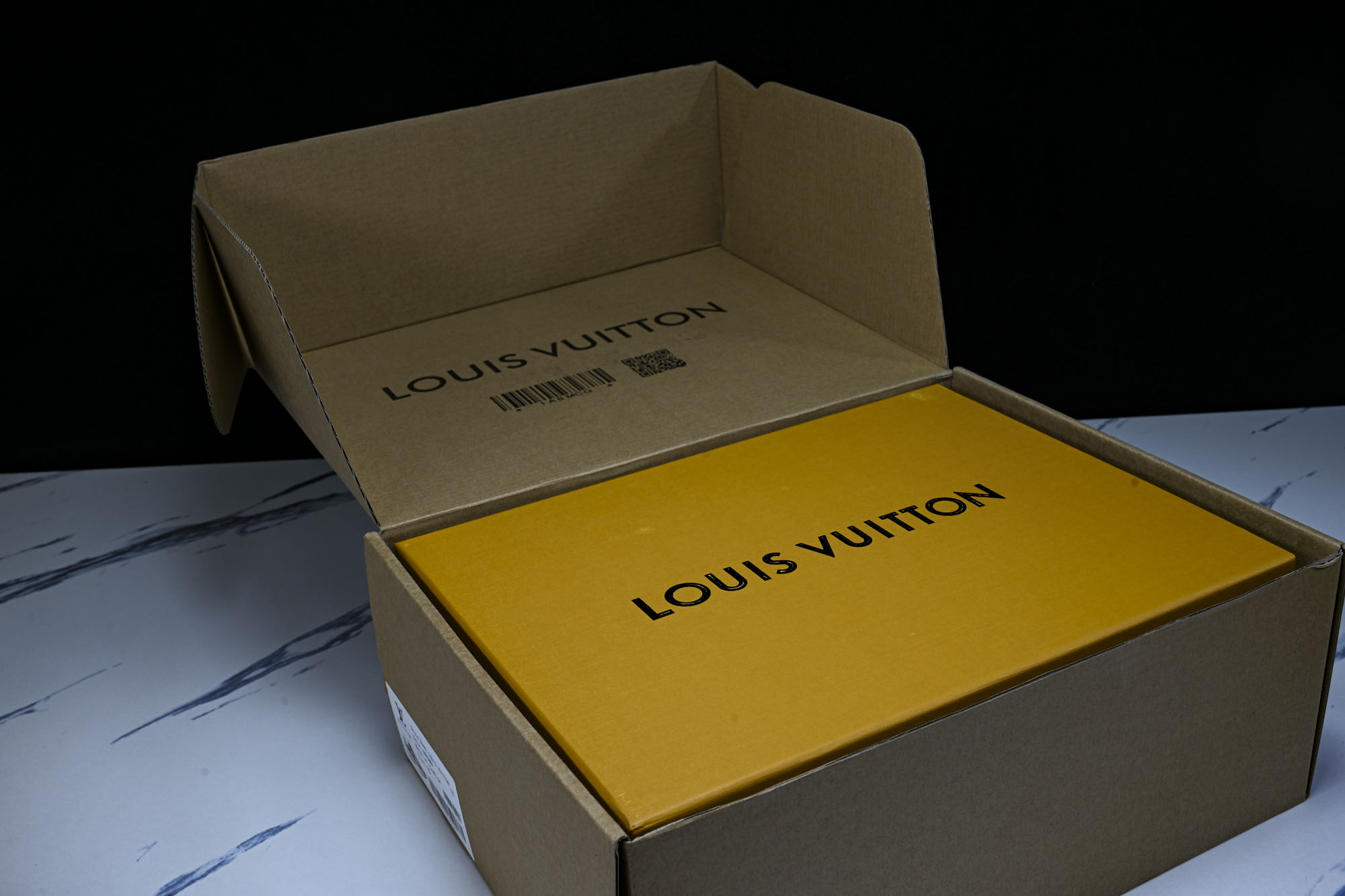 纯原 Louis Vuitton_路易威登男鞋新款运动休闲鞋网眼透气跑步鞋 #YZ000 配送专柜精美包装🛍📦 ✔️面料