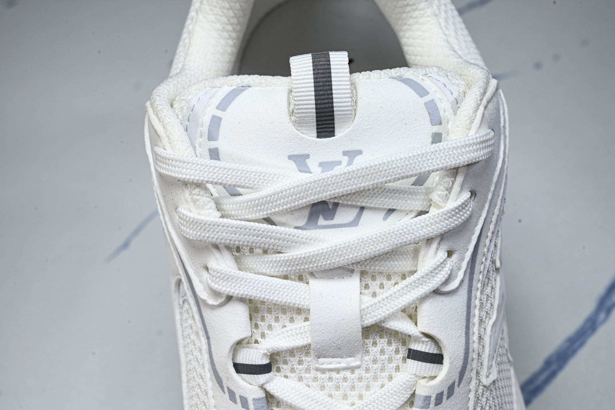 纯原 Louis Vuitton_路易威登男鞋新款运动休闲鞋网眼透气跑步鞋_2 #YZ000 配送专柜精美包装🛍📦 ✔️