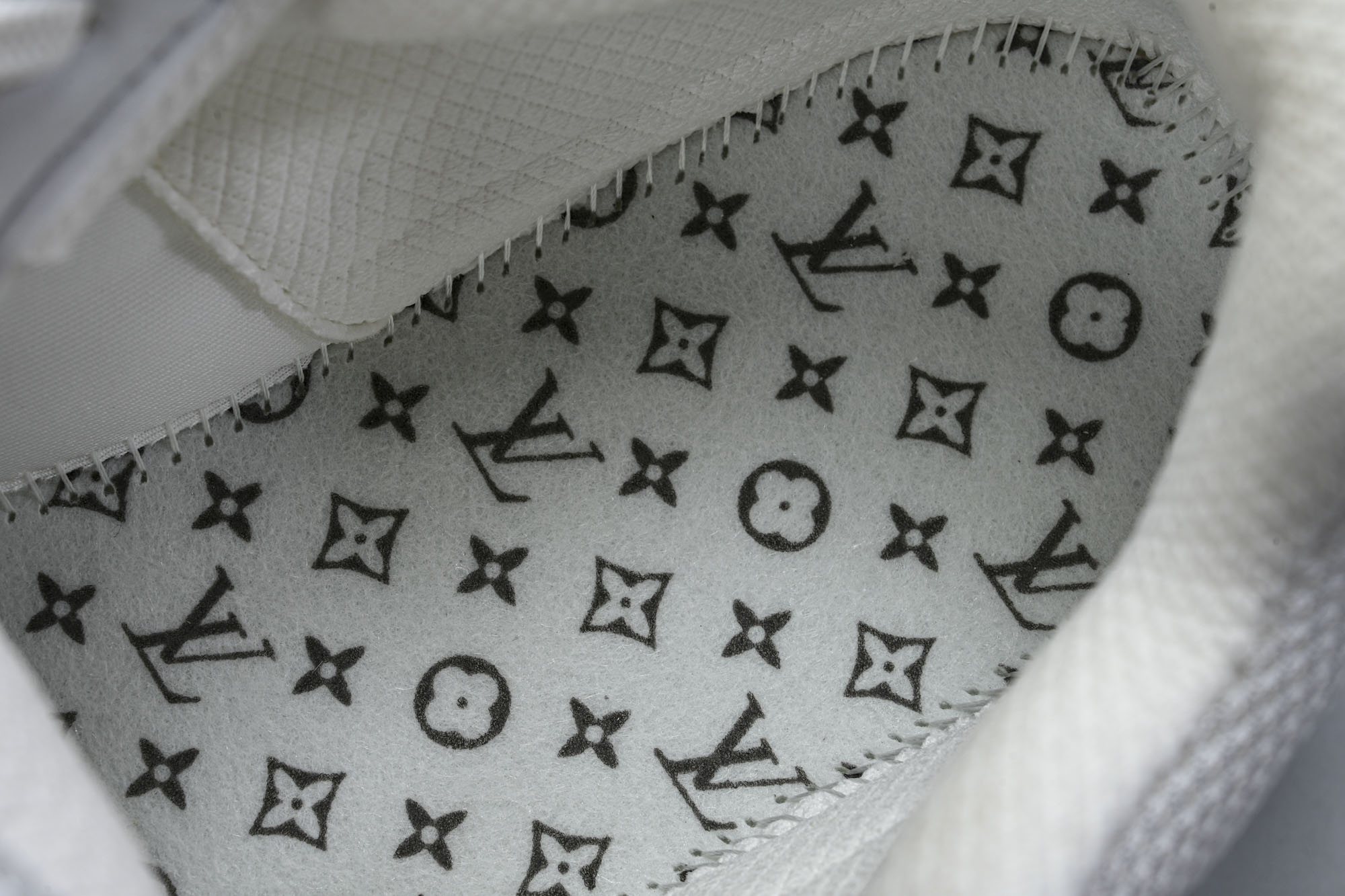 纯原 Louis Vuitton_路易威登男鞋新款运动休闲鞋网眼透气跑步鞋_2 #YZ000 配送专柜精美包装🛍📦 ✔️