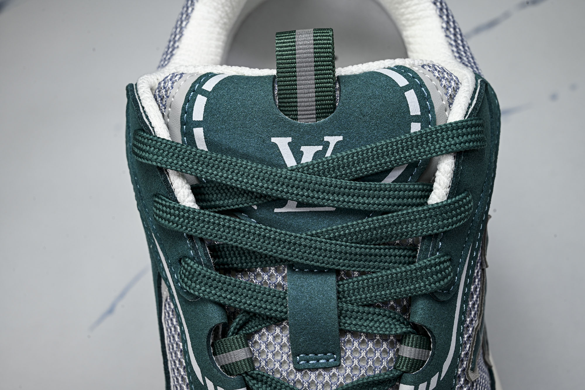 纯原 Louis Vuitton_路易威登男鞋新款运动休闲鞋网眼透气跑步鞋_3 #YZ000 配送专柜精美包装🛍📦 ✔️