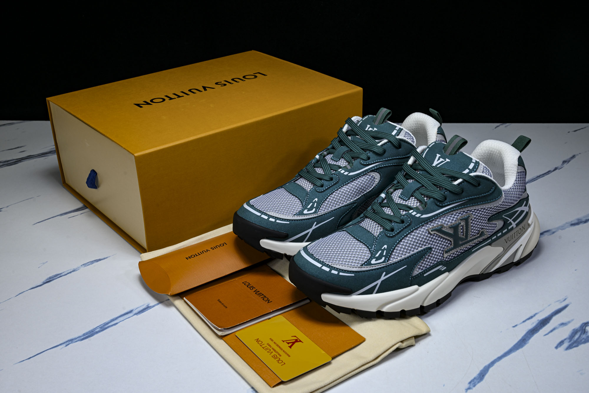 纯原 Louis Vuitton_路易威登男鞋新款运动休闲鞋网眼透气跑步鞋_3 #YZ000 配送专柜精美包装🛍📦 ✔️