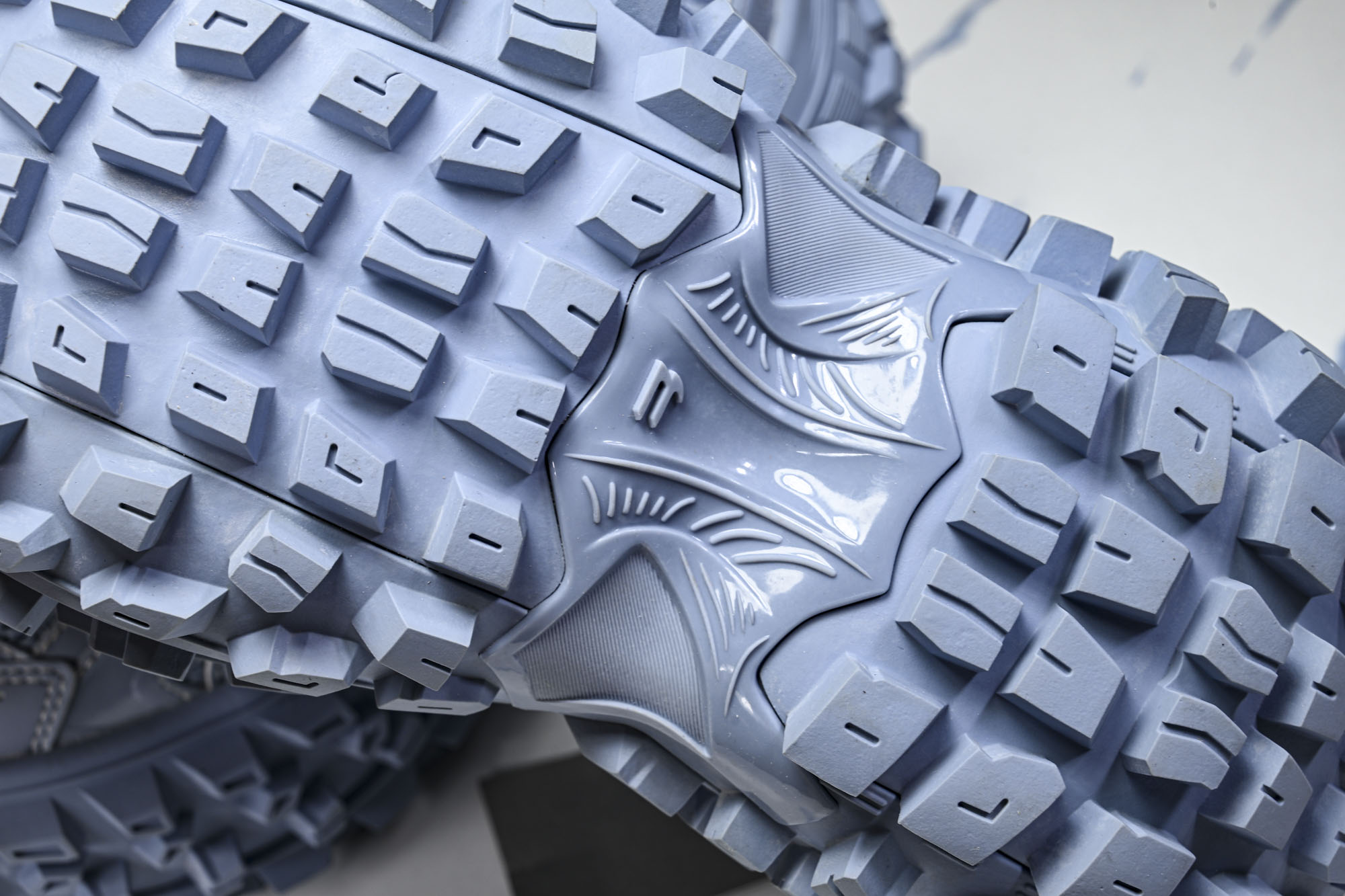 纯原 Balenciaga Defender Rubber Platform Sneakers 巴黎世家 轮胎鞋 浅蓝W