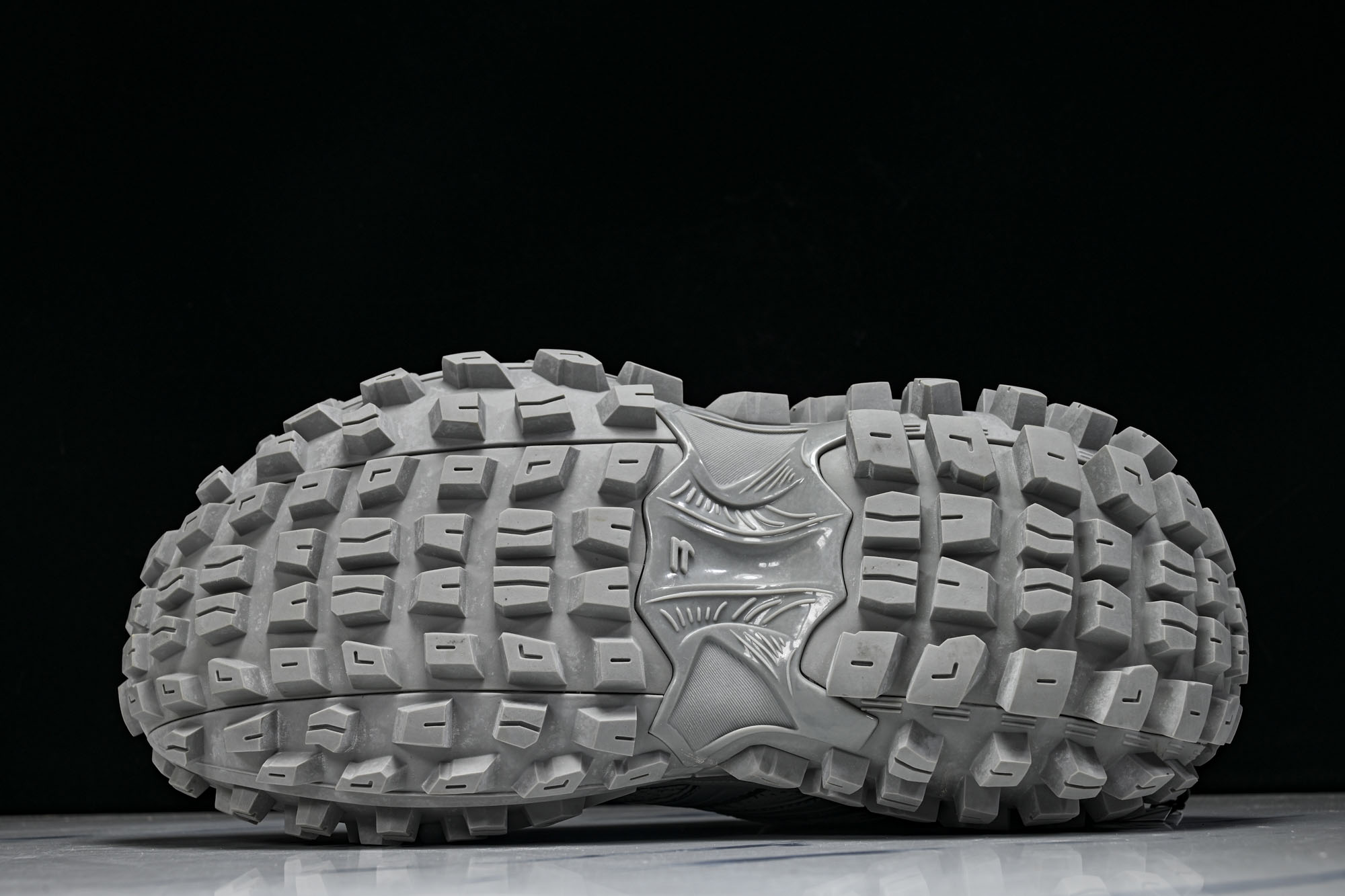 纯原 Balenciaga Defender Rubber Platform Sneakers 巴黎世家 轮胎鞋 深灰色