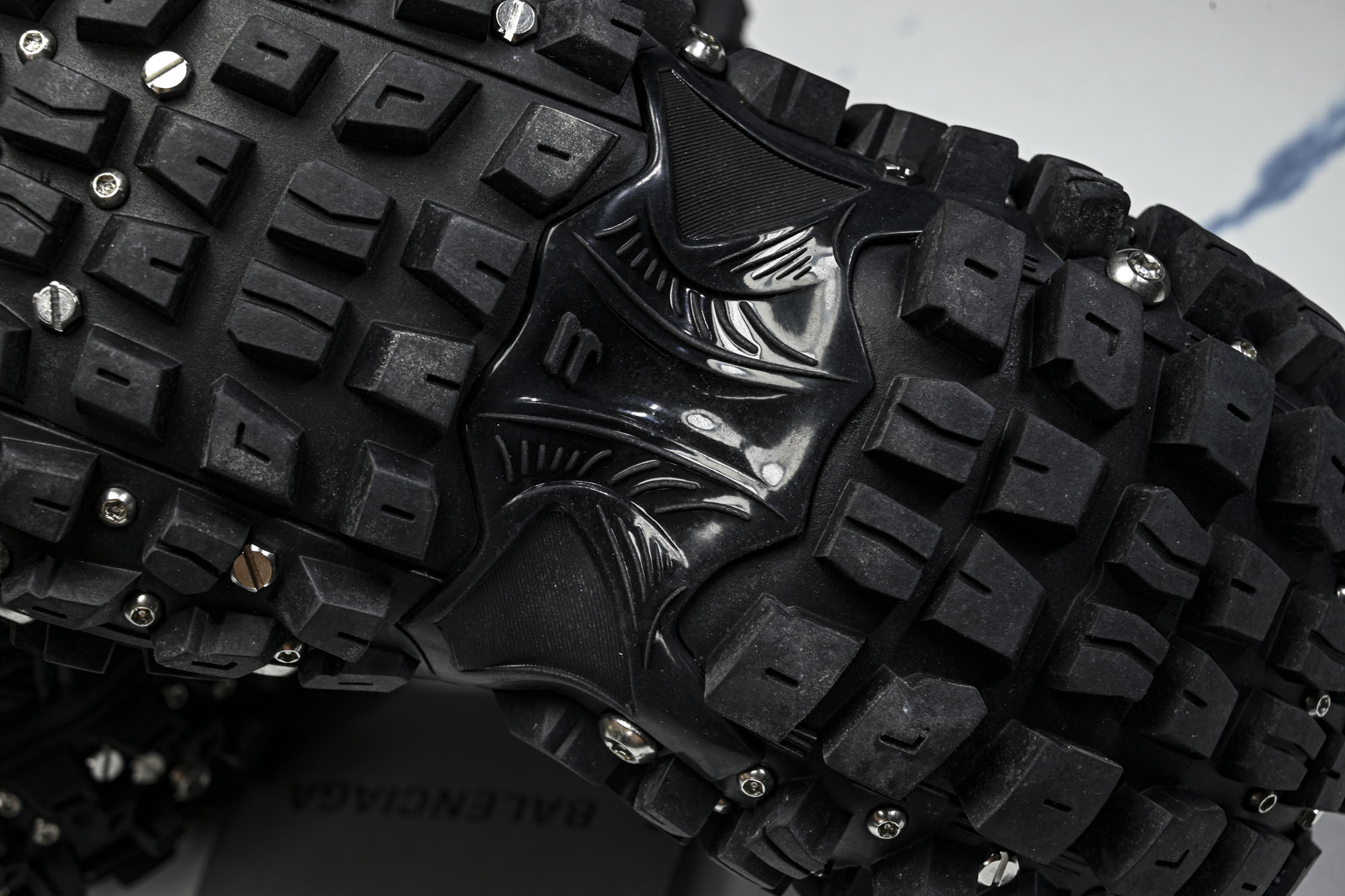 纯原 Balenciaga Defender Rubber Platform Sneakers 巴黎世家 轮胎鞋 黑色铆