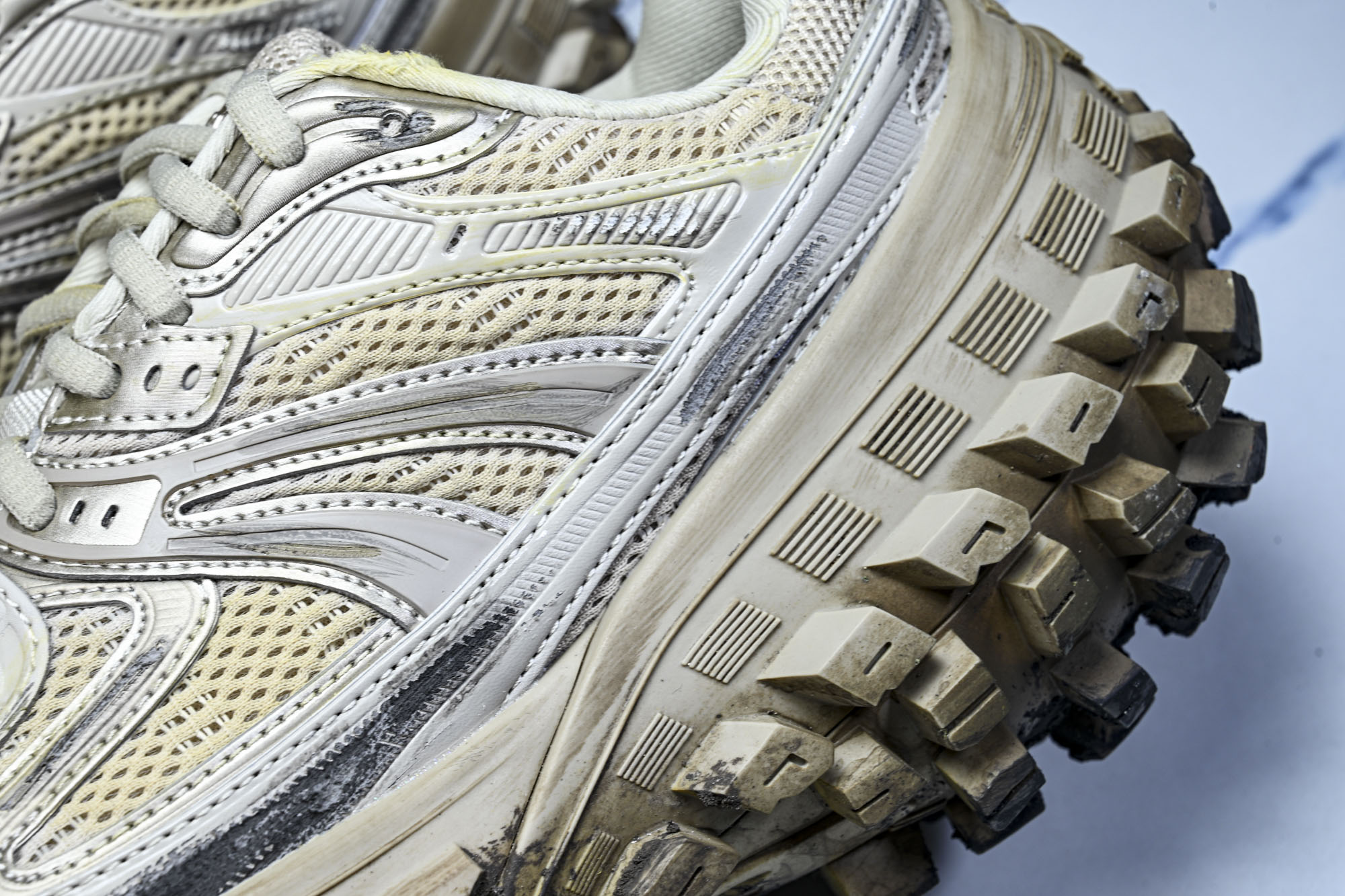 纯原Balenciaga Defender Rubber Platform Sneakers 巴黎世家 轮胎鞋淡棕泥染W