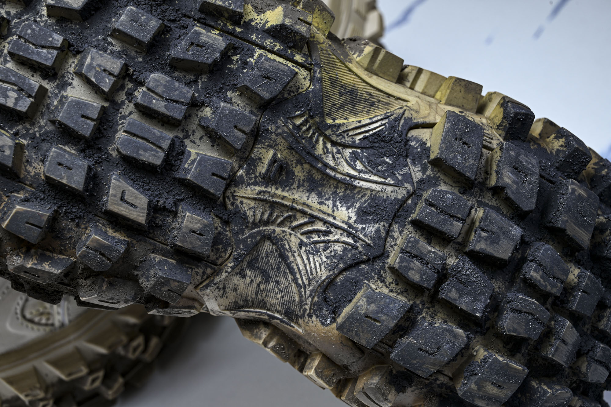 纯原Balenciaga Defender Rubber Platform Sneakers 巴黎世家 轮胎鞋淡棕泥染W