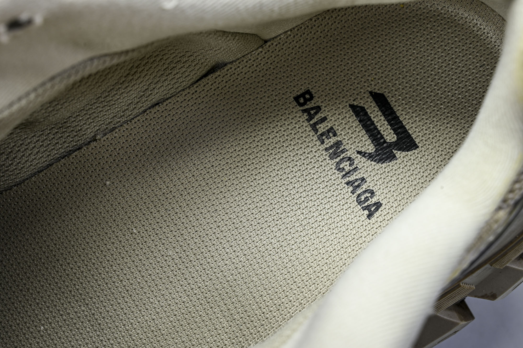 纯原Balenciaga Defender Rubber Platform Sneakers 巴黎世家 轮胎鞋淡棕泥染W