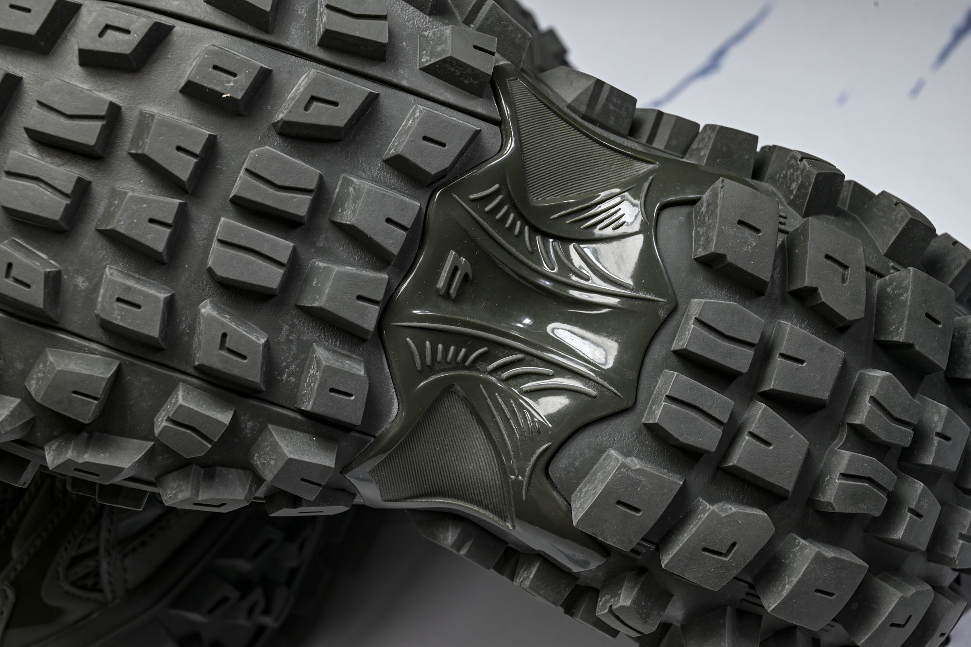 纯原Balenciaga Defender Rubber Platform Sneakers 巴黎世家 轮胎鞋深绿W2R