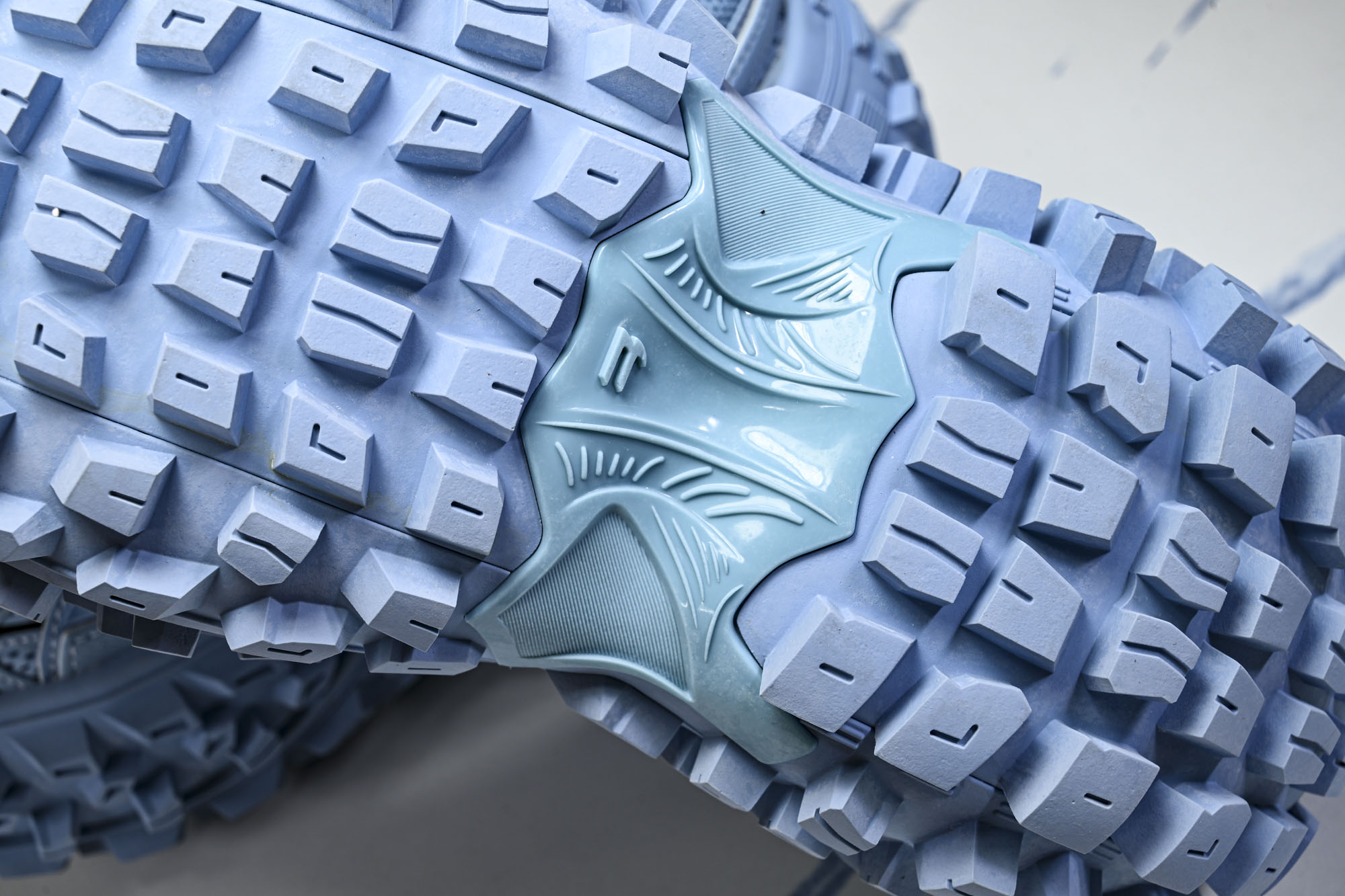 纯原Balenciaga Defender Rubber Platform Sneakers 巴黎世家 轮胎鞋蓝色W2R