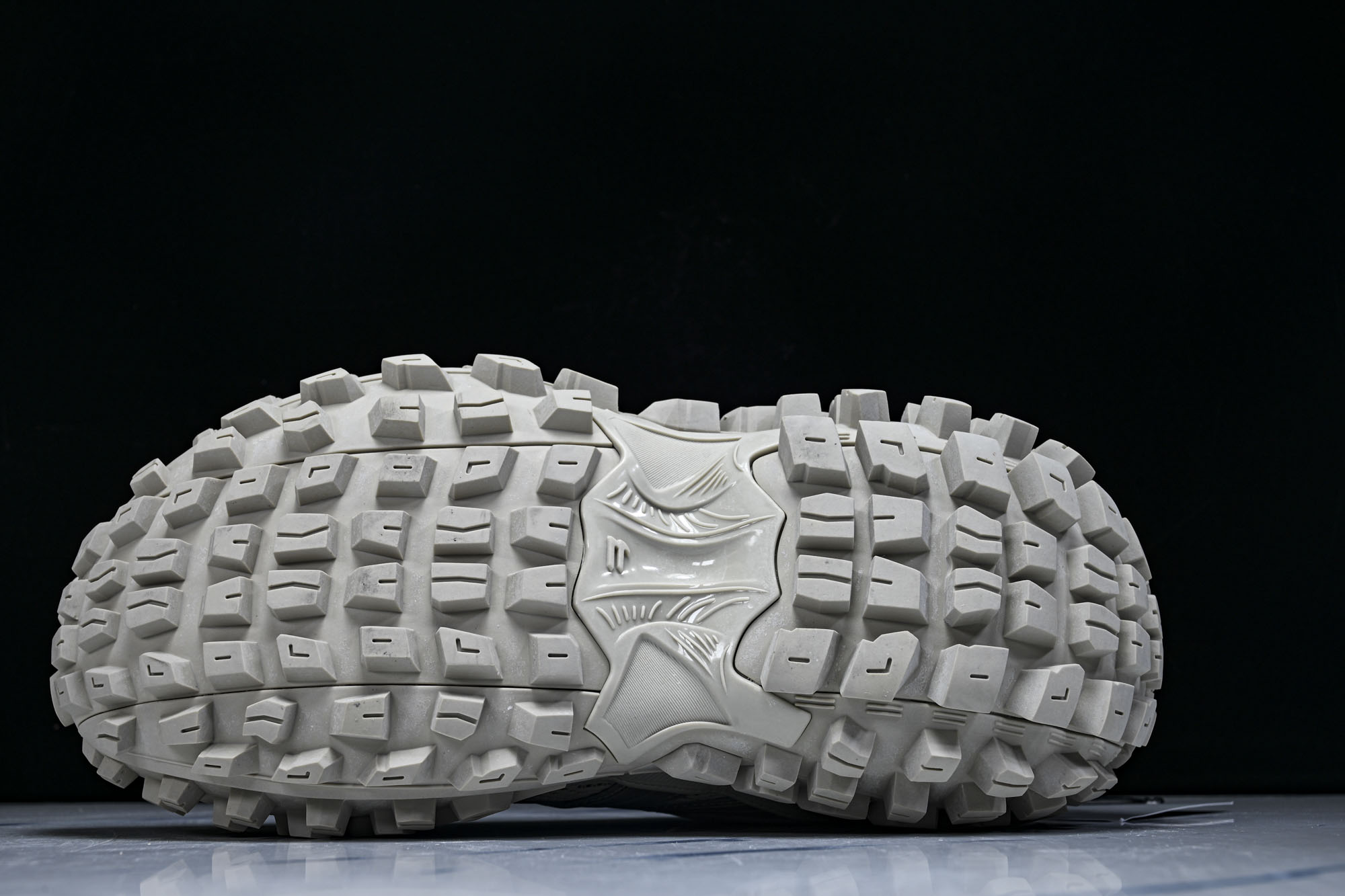 纯原Balenciaga Defender Rubber Platform Sneakers 巴黎世家 轮胎鞋谈棕色W2