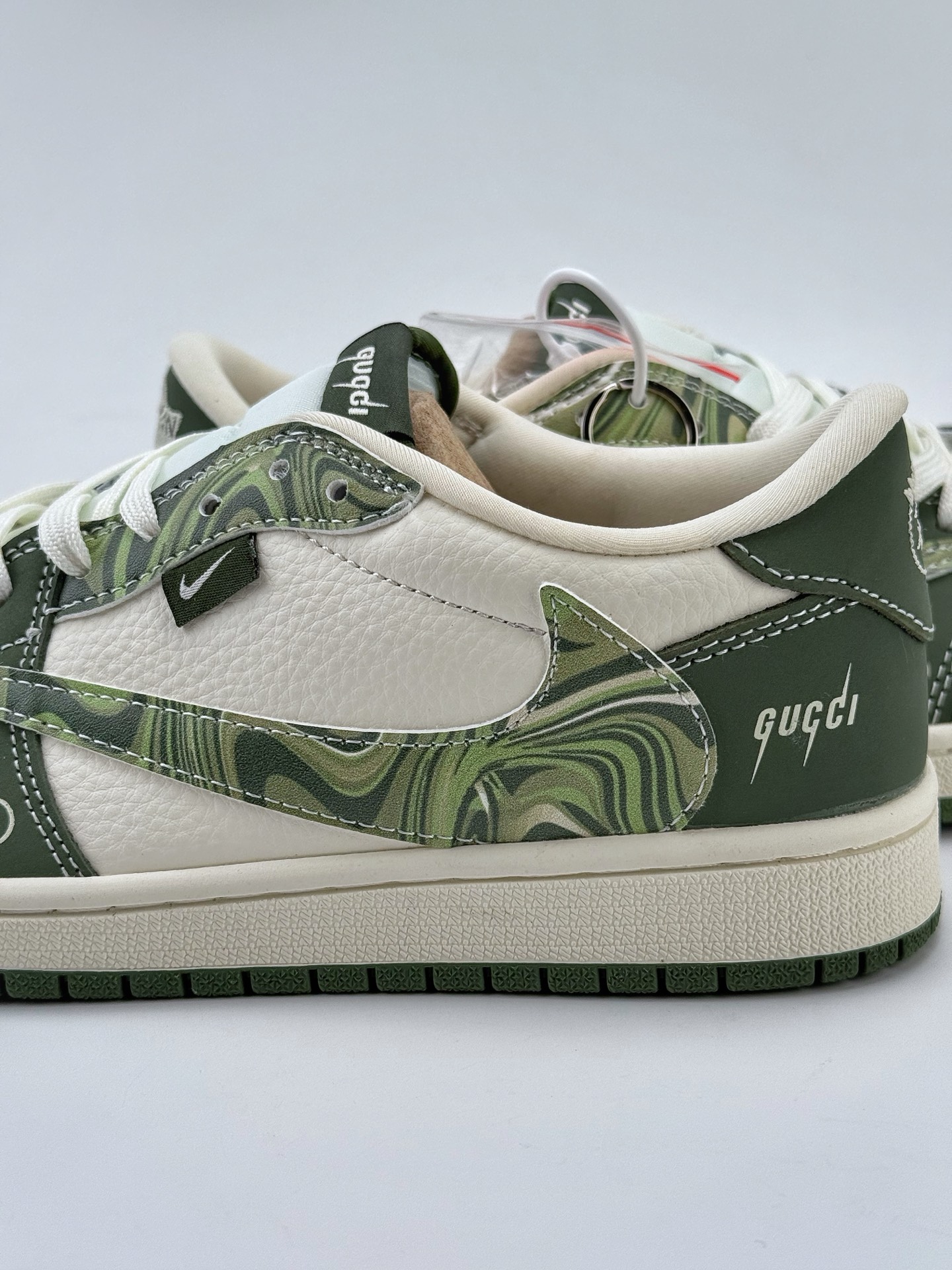 Travis Scott x Nike Air Jordan 1 Low x GUCCI Air Jordan 1 Low 反转白绿满天星倒钩  SJ2068-143