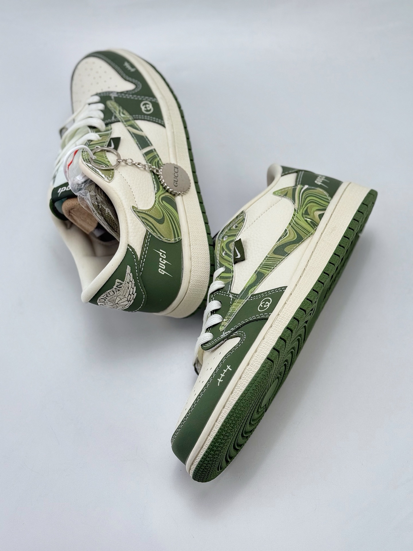 Travis Scott x Nike Air Jordan 1 Low x GUCCI Air Jordan 1 Low 反转白绿满天星倒钩  SJ2068-143