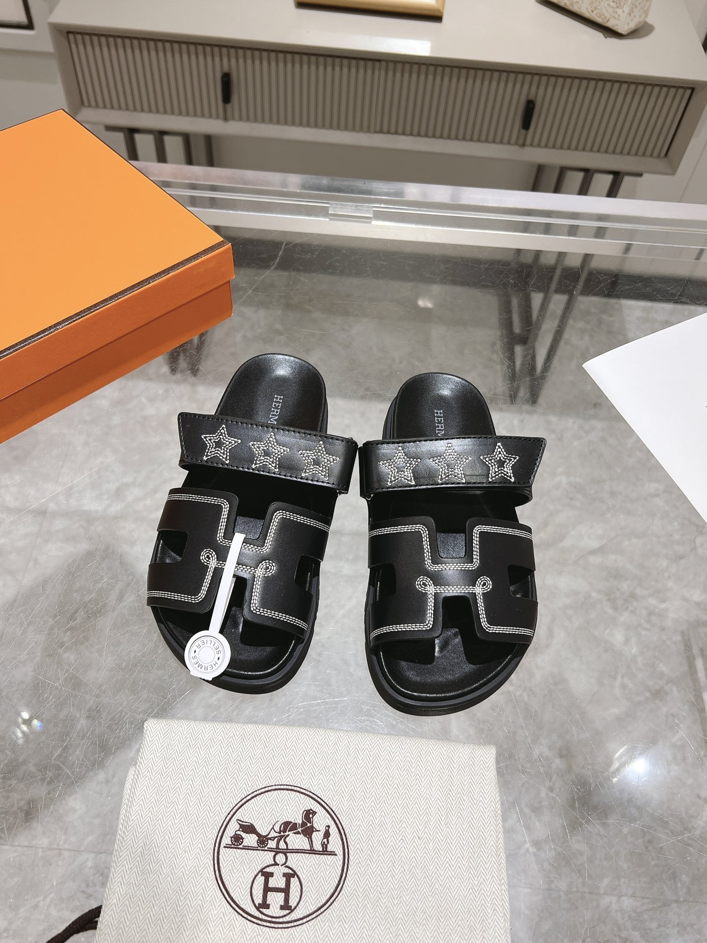 NO:408037,Factory women's model, men's model 10 sss official website latest Herme* Ancone second uncle sandals 3D embroidery original water table original TPU outsole fabric only made of full leather women's model 35-42 (customized for 41-42) men's model 39-45 (customized for 44-45), slippers, hermes, slippers19860909工厂女款出 男款10 sss官网最新Herme* Ancone二舅凉拖3D刺绣款 原版水台 原版TPU大底 面料只做全真皮 女款35-42（41-42定做） 男款39-45（44-45定做）,拖鞋,hermes,slippers,Women's Shoes