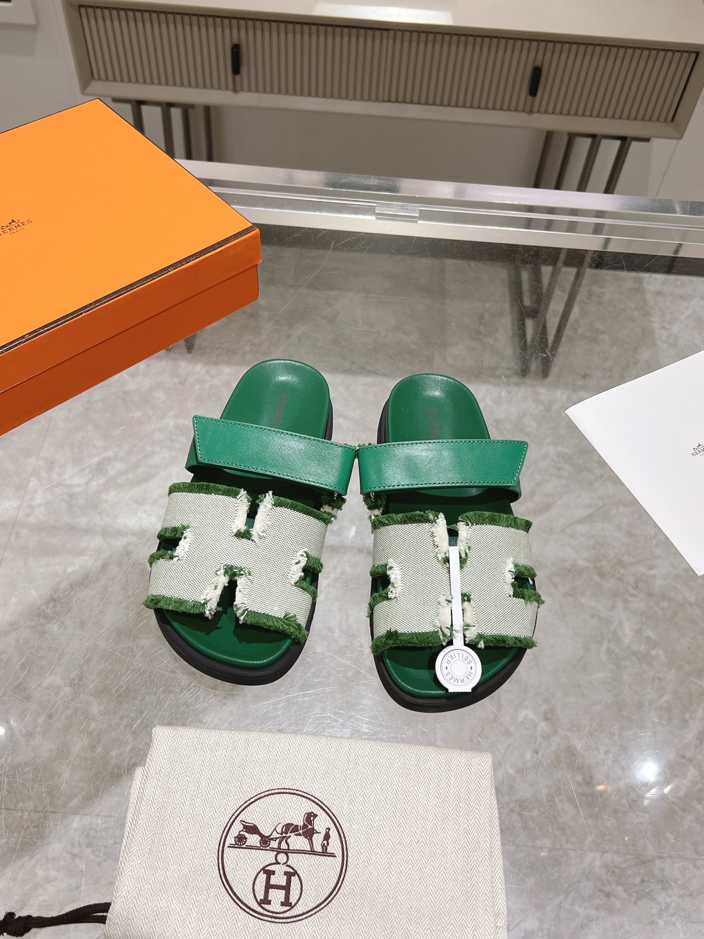 NO:408044,Tassel model, factory-made sss official website latest Herme* Ancone second uncle sandals tassel model, official website Xiaohongshu synchronous Original water platform Original TPU outsole fabric is only made of full leather Women's model 35-42 (customized for 41-42), slippers, hermes, slippers19860909流苏款 工厂出 sss官网最新Herme* Ancone二舅凉拖流苏款,官网小红书同步 原版水台 原版TPU大底 面料只做全真皮 女款35-42（41-42定做）,拖鞋,hermes,slippers,Women's Shoes