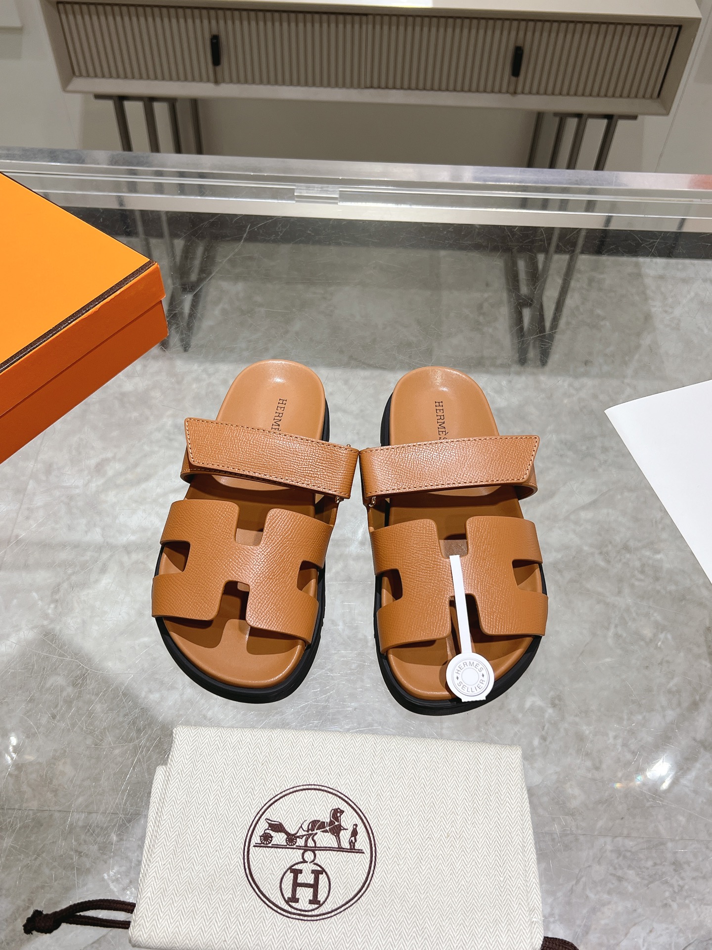 NO:408051,Cowhide palm print series factory-made men's 10 sss official website latest Herme* Ancone second uncle sandals official website Xiaohongshu synchronization Original water platform Original TPU outsole fabric is only made of full leather Women's model 35-42 (41-42 custom made) Men's model 39-45 (44-45 custom made), slippers, hermes, slippers, cowhide19860909牛皮手掌纹系列 工厂出 男款10 sss官网最新Herme* Ancone二舅凉拖官网小红书同步 原版水台 原版TPU大底 面料只做全真皮 女款35-42（41-42定做） 男款39-45（44-45定做）,拖鞋,hermes,slippers,cowhide,Women's Shoes