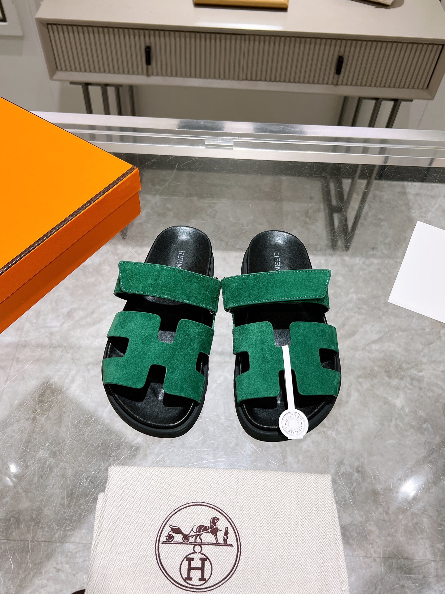 NO:408057,Monochrome Yangjing series factory-made men's 10 sss official website latest Herme* Ancone second uncle sandals official website Xiaohongshu synchronization Original water platform Original TPU outsole fabric is only made of full leather Women's model 35-42 (41-42 custom made) Men's model 39-45 (44-45 custom made), slippers, hermes, slippers, sheep19860909单色羊京系列 工厂出 男款10 sss官网最新Herme* Ancone二舅凉拖官网小红书同步 原版水台 原版TPU大底 面料只做全真皮 女款35-42（41-42定做） 男款39-45（44-45定做）,拖鞋,hermes,slippers,sheep,Women's Shoes