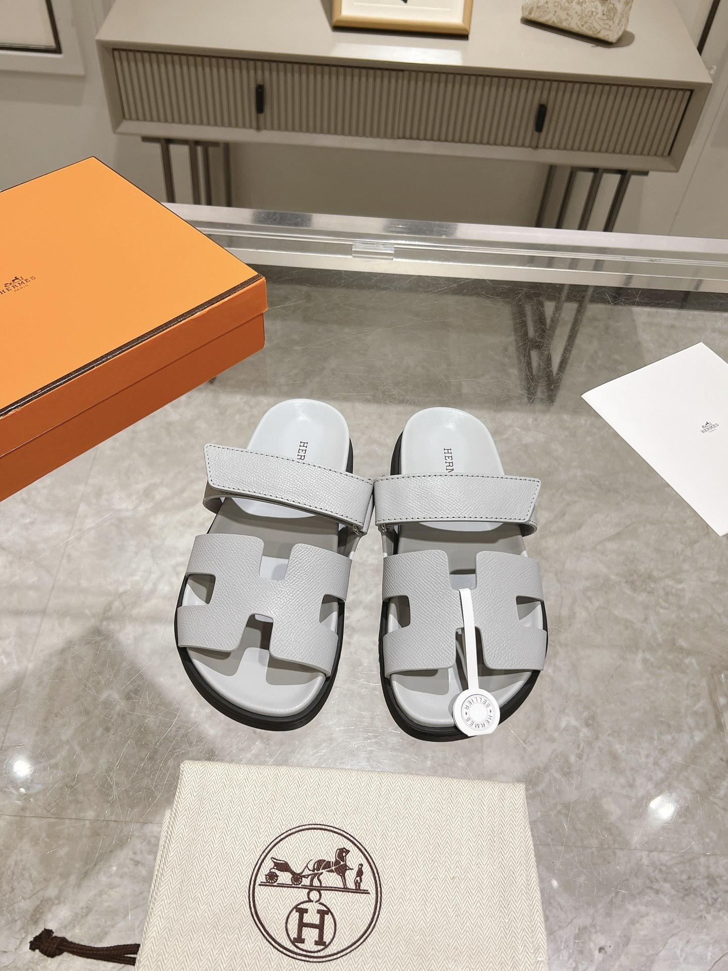 NO:408066,Cowhide palm print series factory-made men's 10 sss official website latest Herme* Ancone second uncle sandals official website Xiaohongshu synchronization Original water platform Original TPU outsole fabric is only made of full leather Women's model 35-42 (41-42 custom made) Men's model 39-45 (44-45 custom made), slippers, hermes, slippers, cowhide19860909牛皮手掌纹系列 工厂出 男款10 sss官网最新Herme* Ancone二舅凉拖官网小红书同步 原版水台 原版TPU大底 面料只做全真皮 女款35-42（41-42定做） 男款39-45（44-45定做）,拖鞋,hermes,slippers,cowhide,Women's Shoes