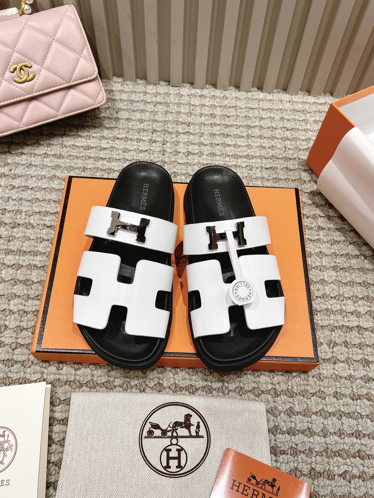 NO:166165,, 10 classic styles Hermes Second uncle sandals fabric cowhide model size women's model 35-43 (41-43 customized) men's model 39-45 (45-45 customized), slippers, hermes, slippers, cowhide19860909、男款10 经典款 爱马仕 二舅凉拖面料牛皮款 码数女款35-43（41-43定做） 男款39-45（45-45定做）,拖鞋,hermes,slippers,cowhide,Women's Shoes