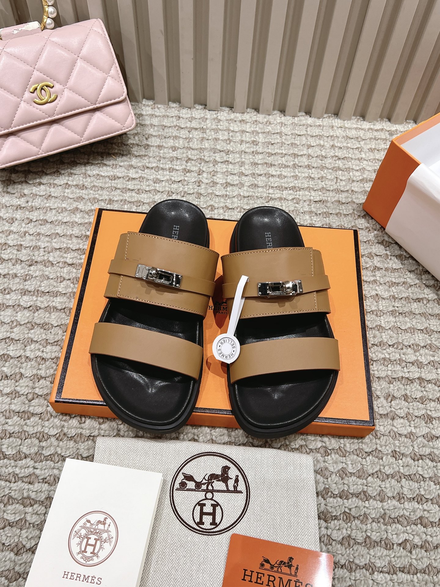 NO:166177,, 10 classic styles Hermes Second uncle sandals fabric cowhide model size women's model 35-43 (41-43 customized) men's model 39-45 (45-45 customized), slippers, hermes, slippers, cowhide19860909、男款10 经典款 爱马仕 二舅凉拖面料牛皮款 码数女款35-43（41-43定做） 男款39-45（45-45定做）,拖鞋,hermes,slippers,cowhide,Women's Shoes