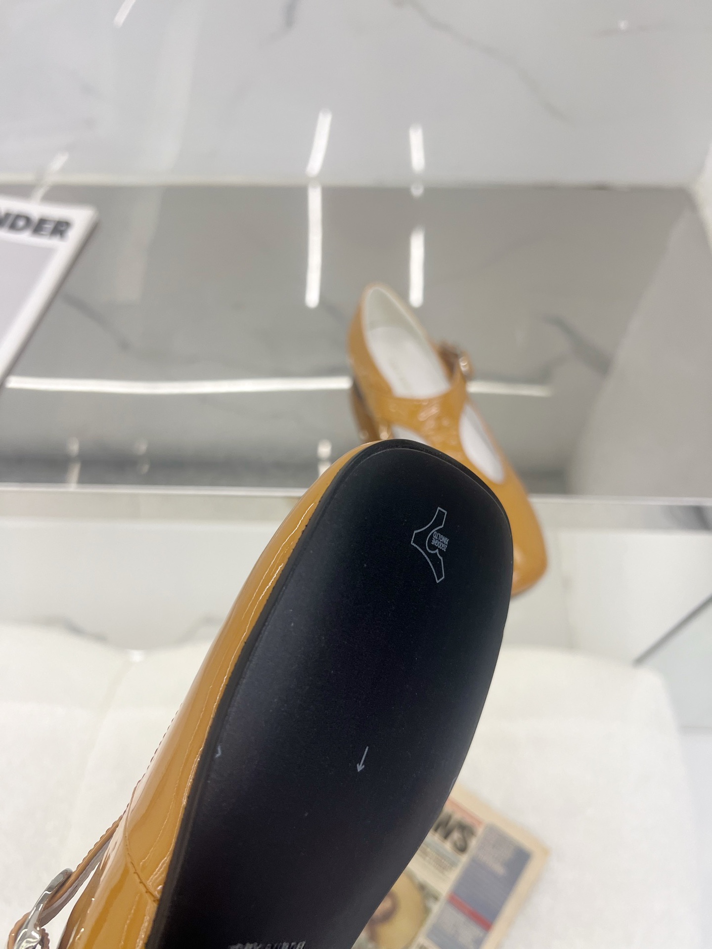 “Toryburg 2024: Mary Jane Ballet Shoes with Paint Skin, Original Design, and Open Base” - 图片 6