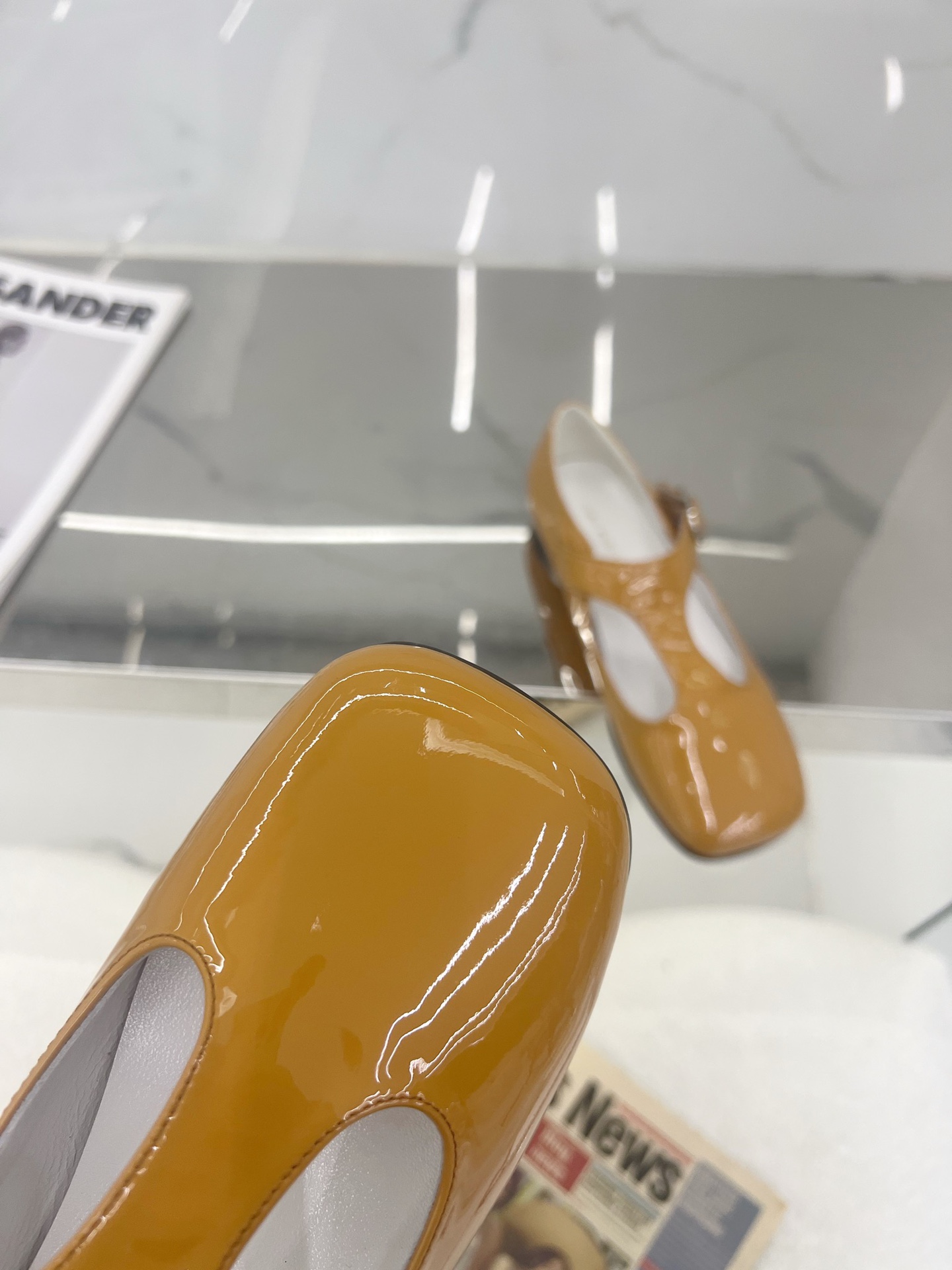 “Toryburg 2024: Mary Jane Ballet Shoes with Paint Skin, Original Design, and Open Base” - 图片 3