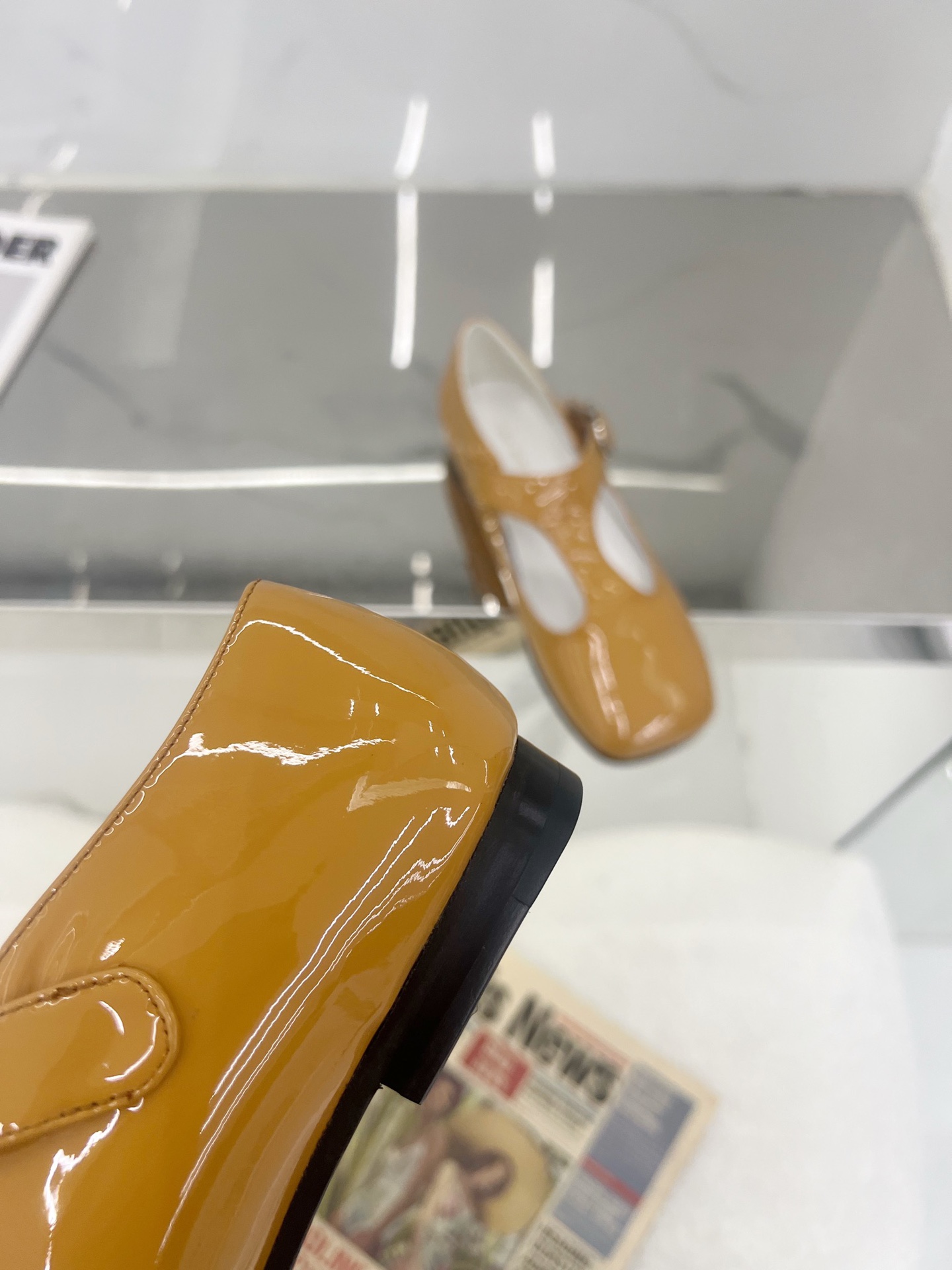 “Toryburg 2024: Mary Jane Ballet Shoes with Paint Skin, Original Design, and Open Base” - 图片 4