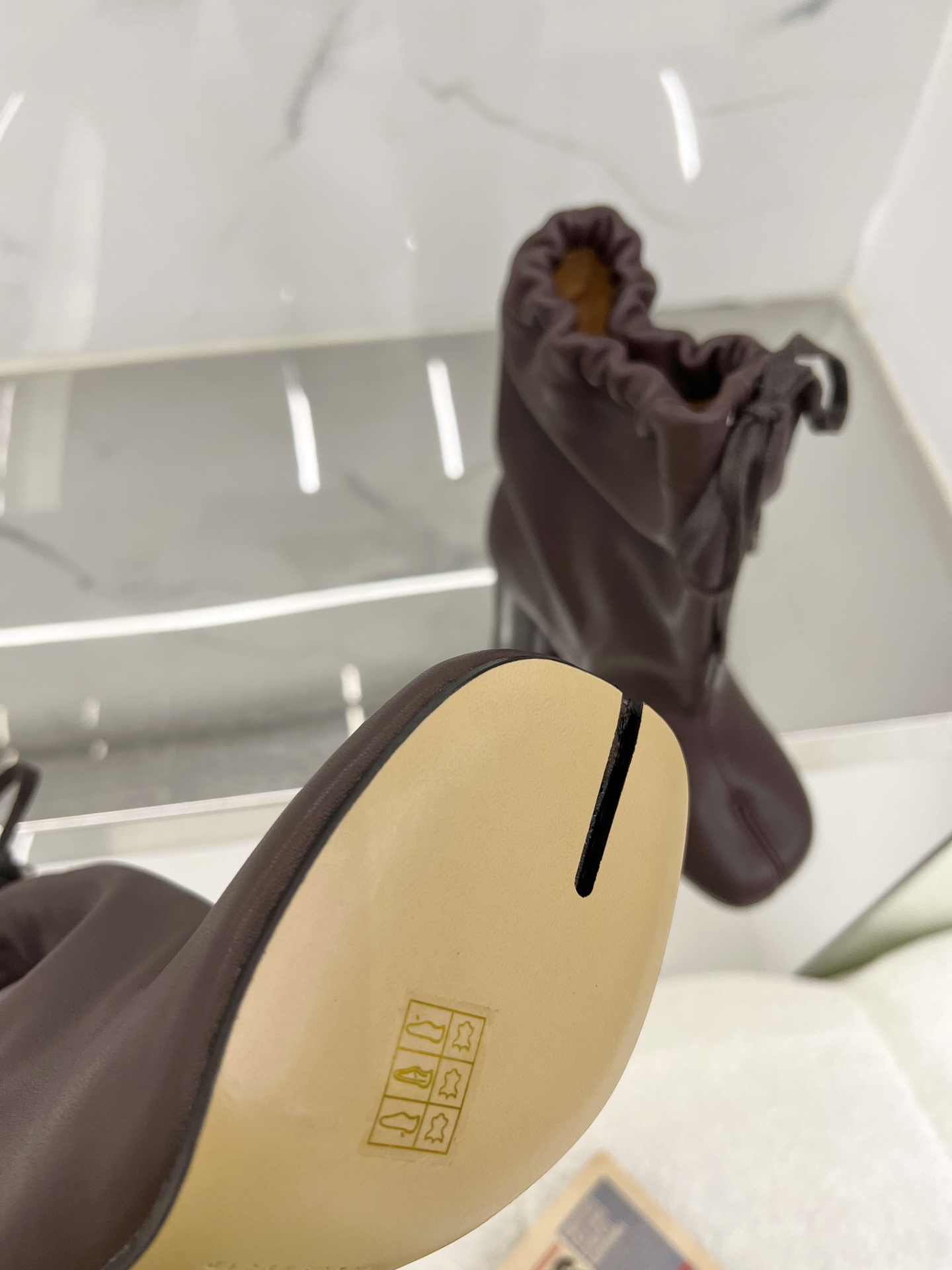 MM6 2024/ss Tabi Toes Boots: Cattle Skin, High Quality, Unique Design - 图片 6