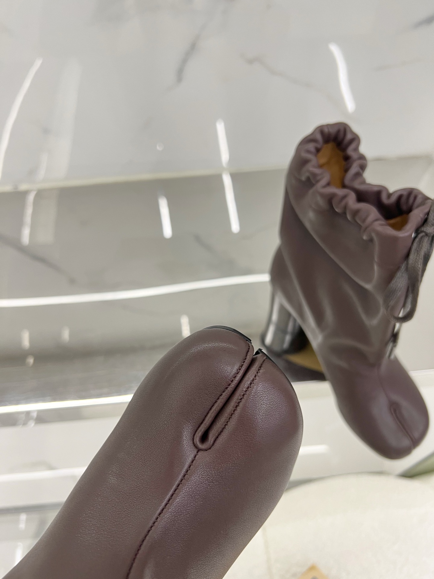 MM6 2024/ss Tabi Toes Boots: Cattle Skin, High Quality, Unique Design - 图片 3