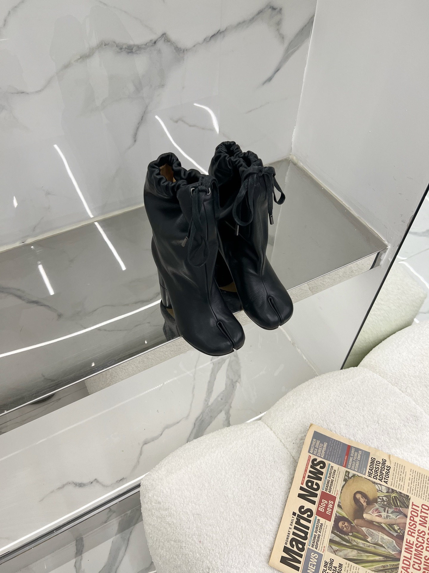 MM6 2024/ss Tabi Toes Boots: Cattle Skin, Quality, Original Design, 8cm Heel
