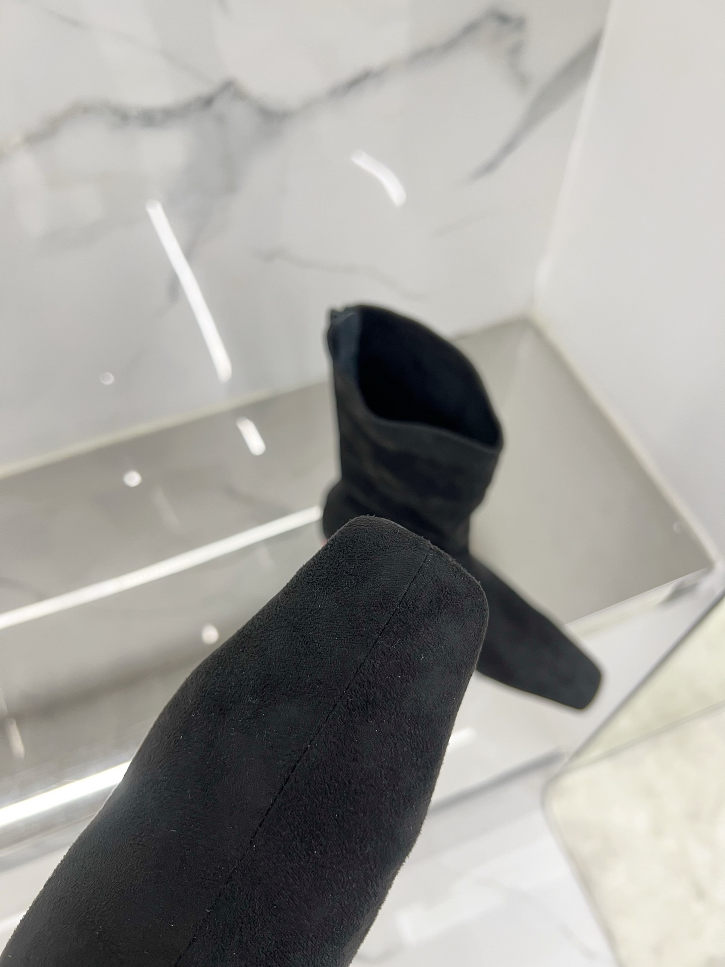 Custom Wool/Bullet Skin Boots with Unique Design and Customized Soles - 图片 2