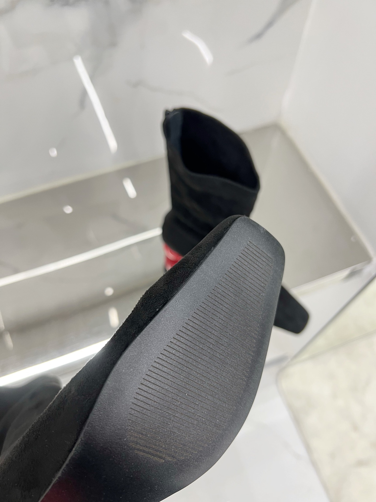 Custom Wool/Bullet Skin Boots with Unique Design and Customized Soles - 图片 4