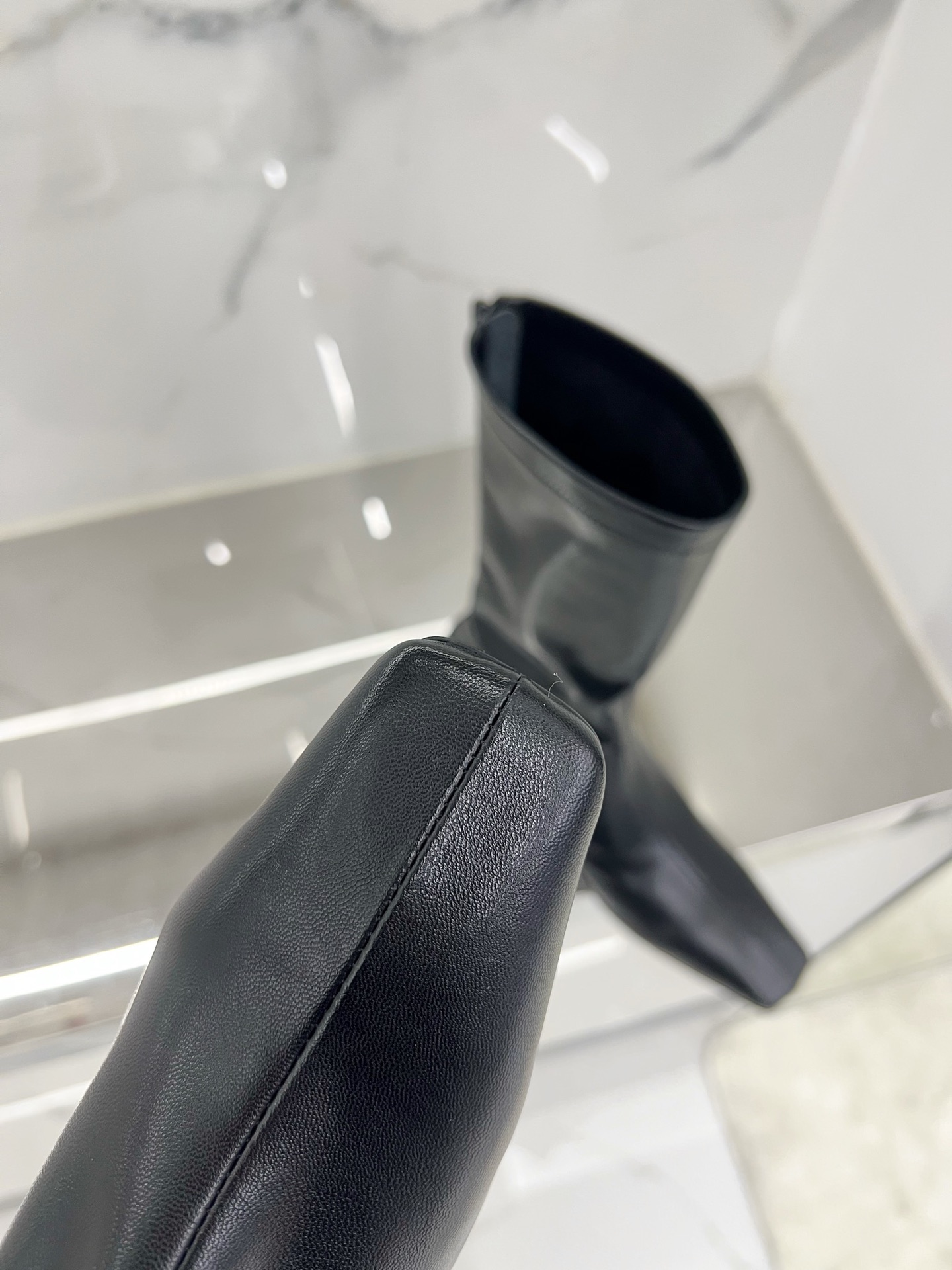 Custom Wool/Bullet Boots with Unique Sole Skins for 2025 Fashion Trends - 图片 3