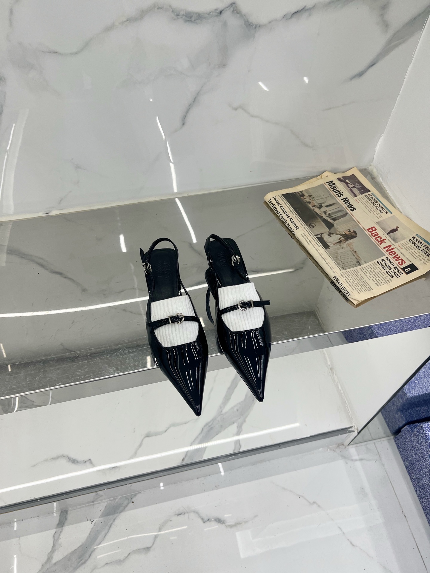 Italian Hybrid Shoes: Quality Replicas with Unique Fabrics and Stylish Designs